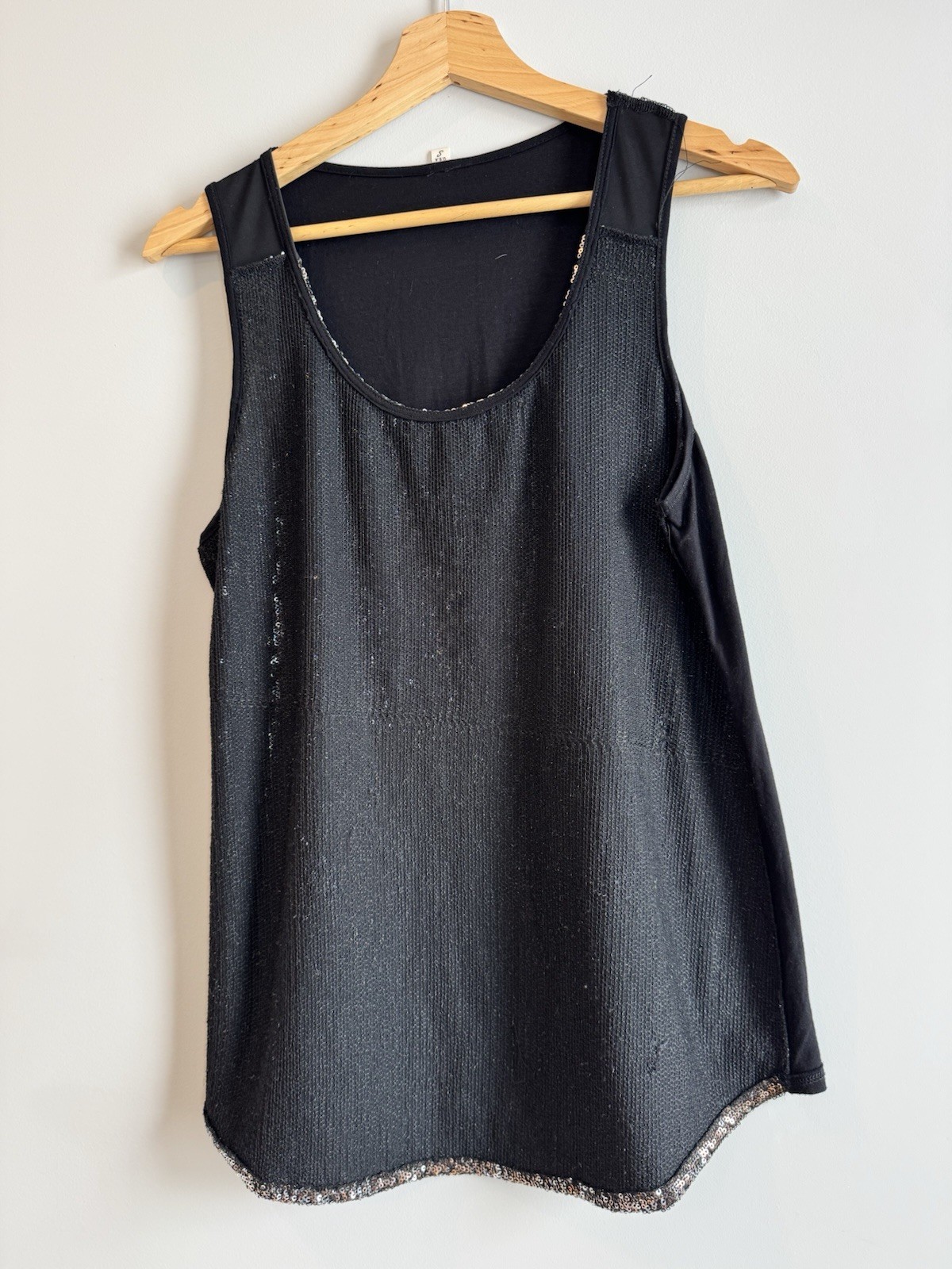 Bellatrix copper – silver sequined front with a contrasting solid black back.