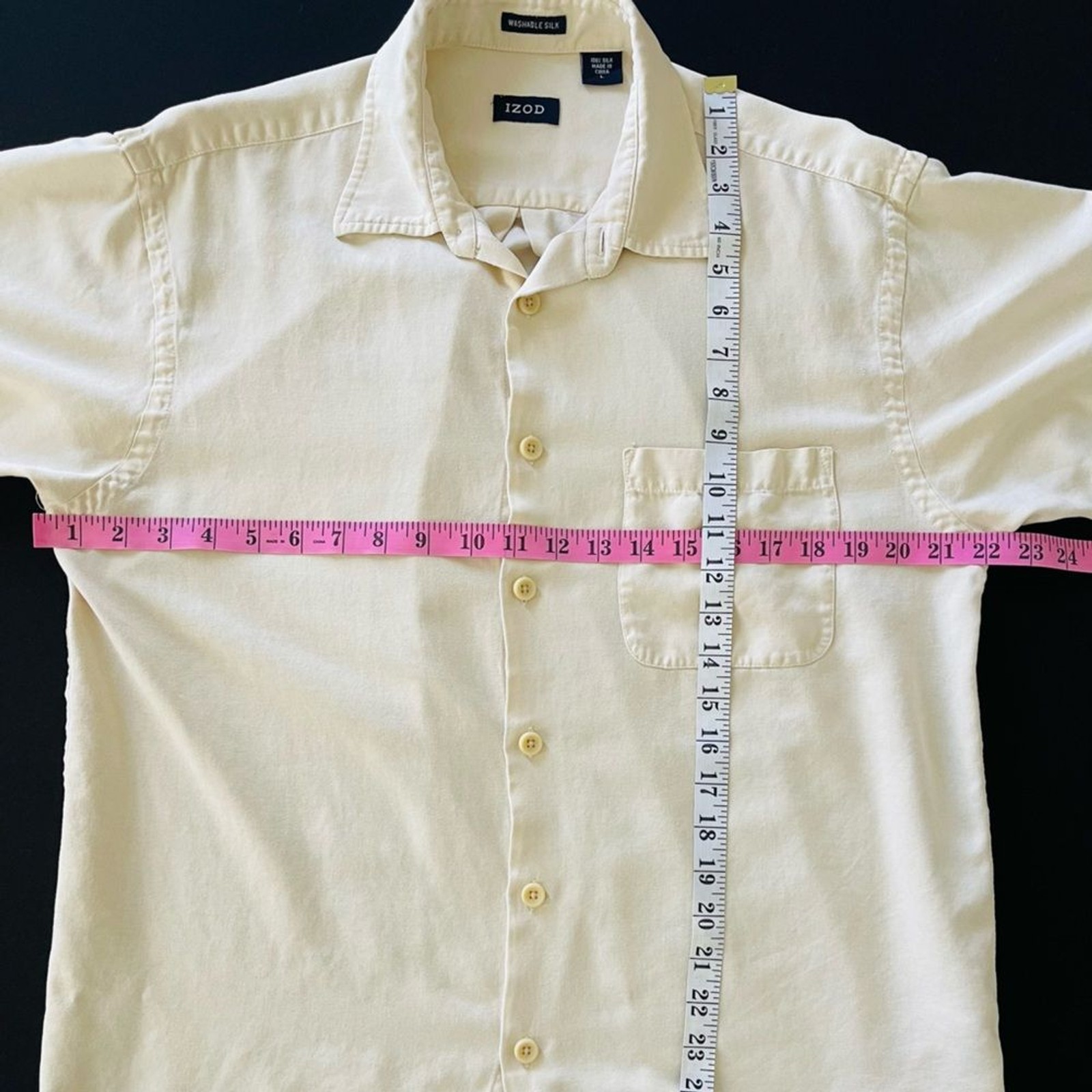 IZOD Men’s short-sleeve button-up shirt in cream color made of silk size large