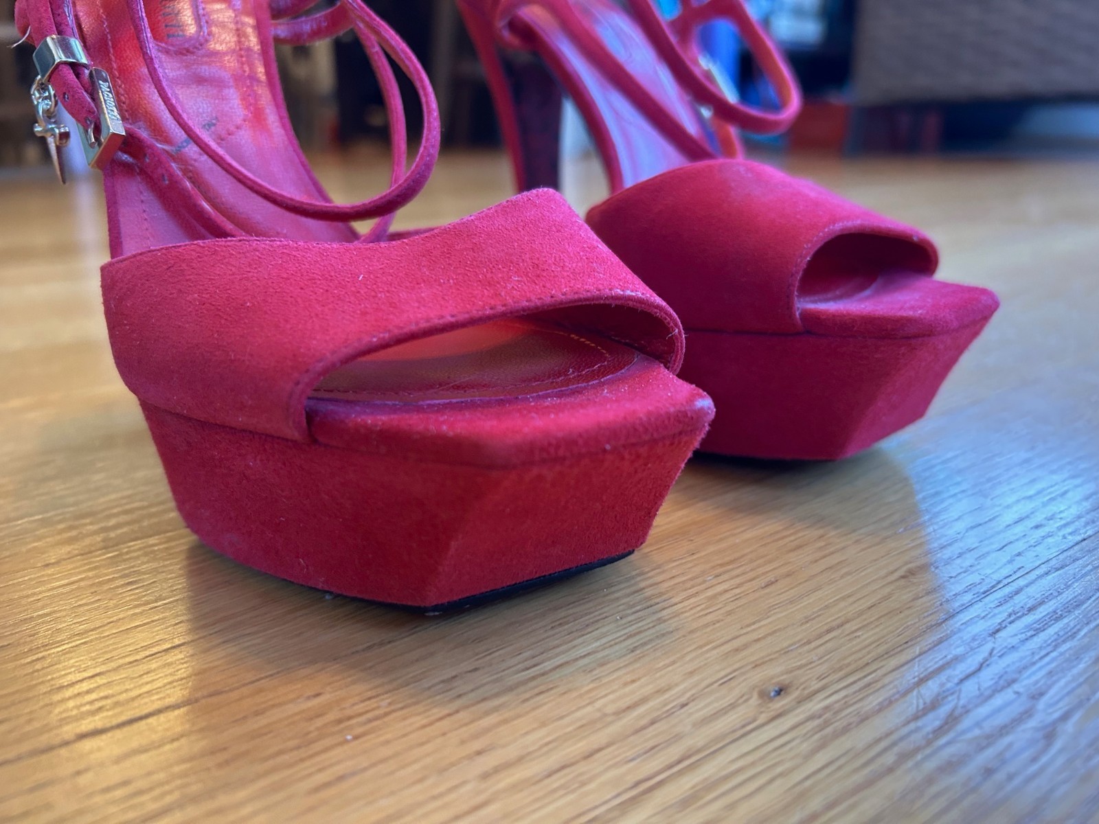CESARE PACIOTTI Red Suede Platform Sandals Gold-Tone Charm SZ 5 IT 35 Good Cond.