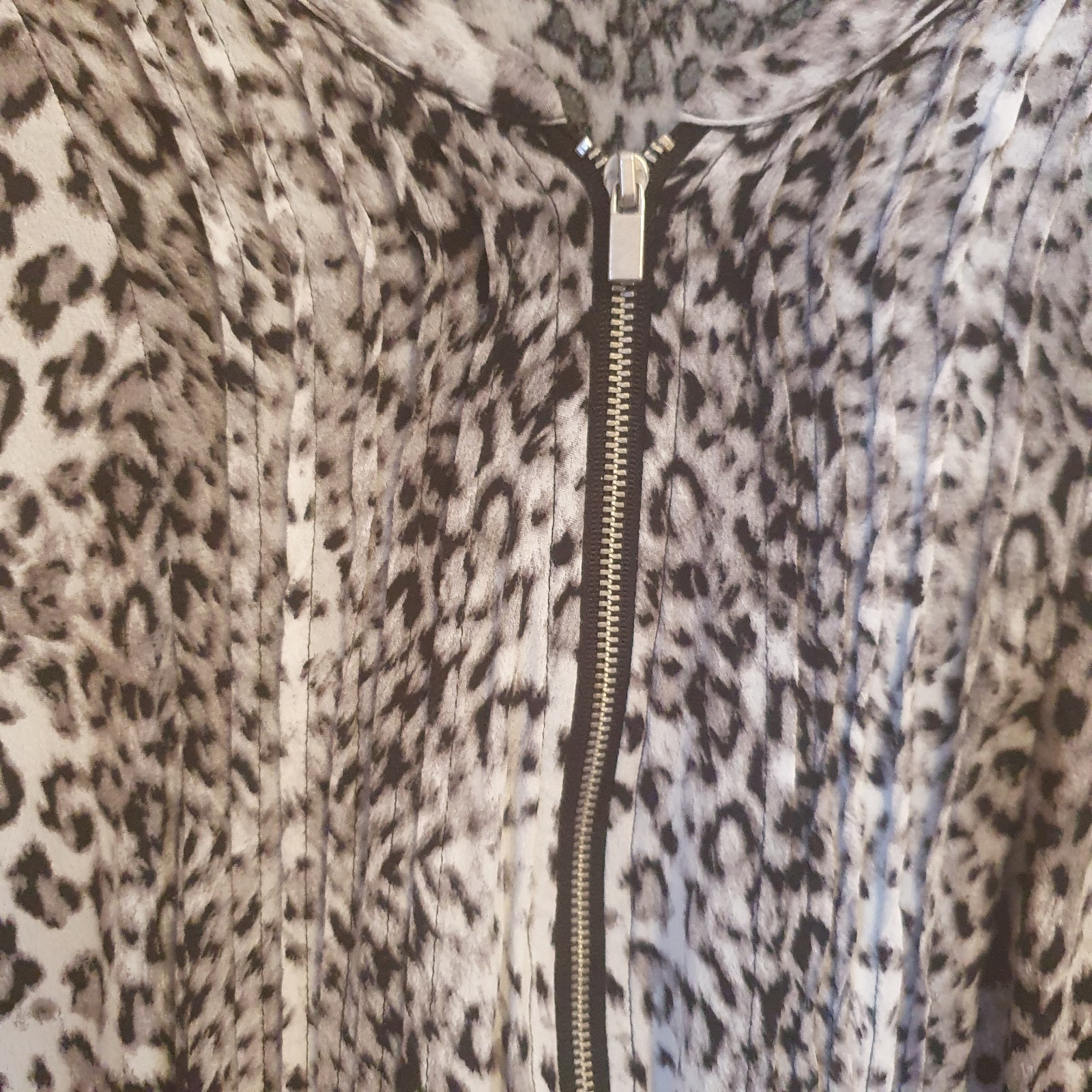 Mint Velvet Dress 100% Rayon Leopard Print Edgy Chic Size 14 Grey Black