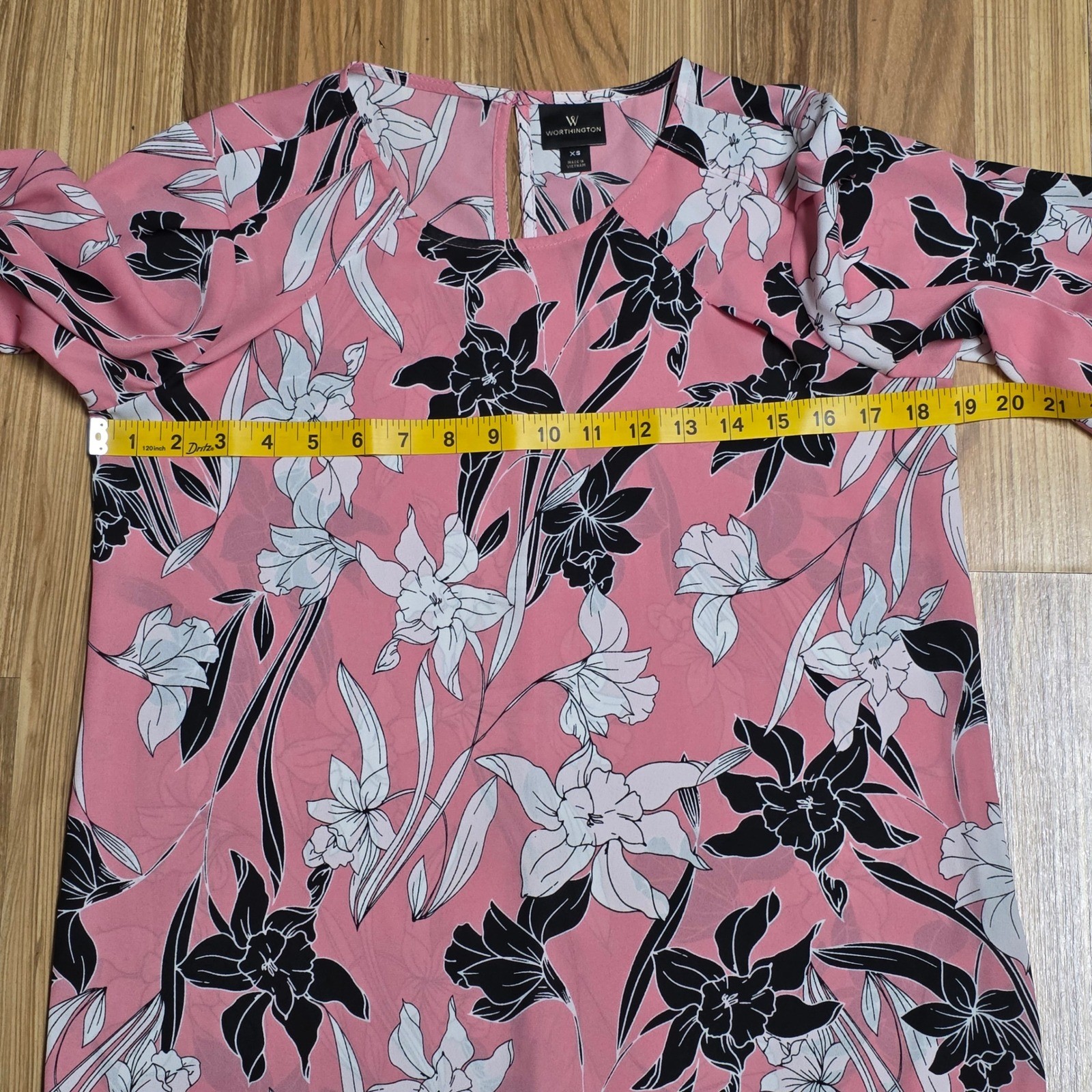 Worthington Floral Print Blouse Women’s Size XS Pink 3/4 Sleeve Keyhole Neck