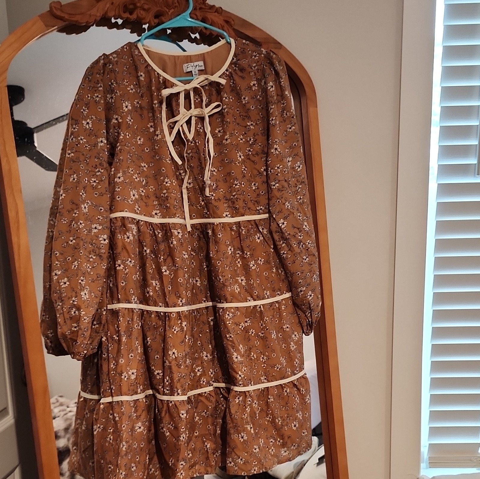 Polygram Women’s Size M Brown/White Floral Round Neck Long Sleeve Tie Knee Dress