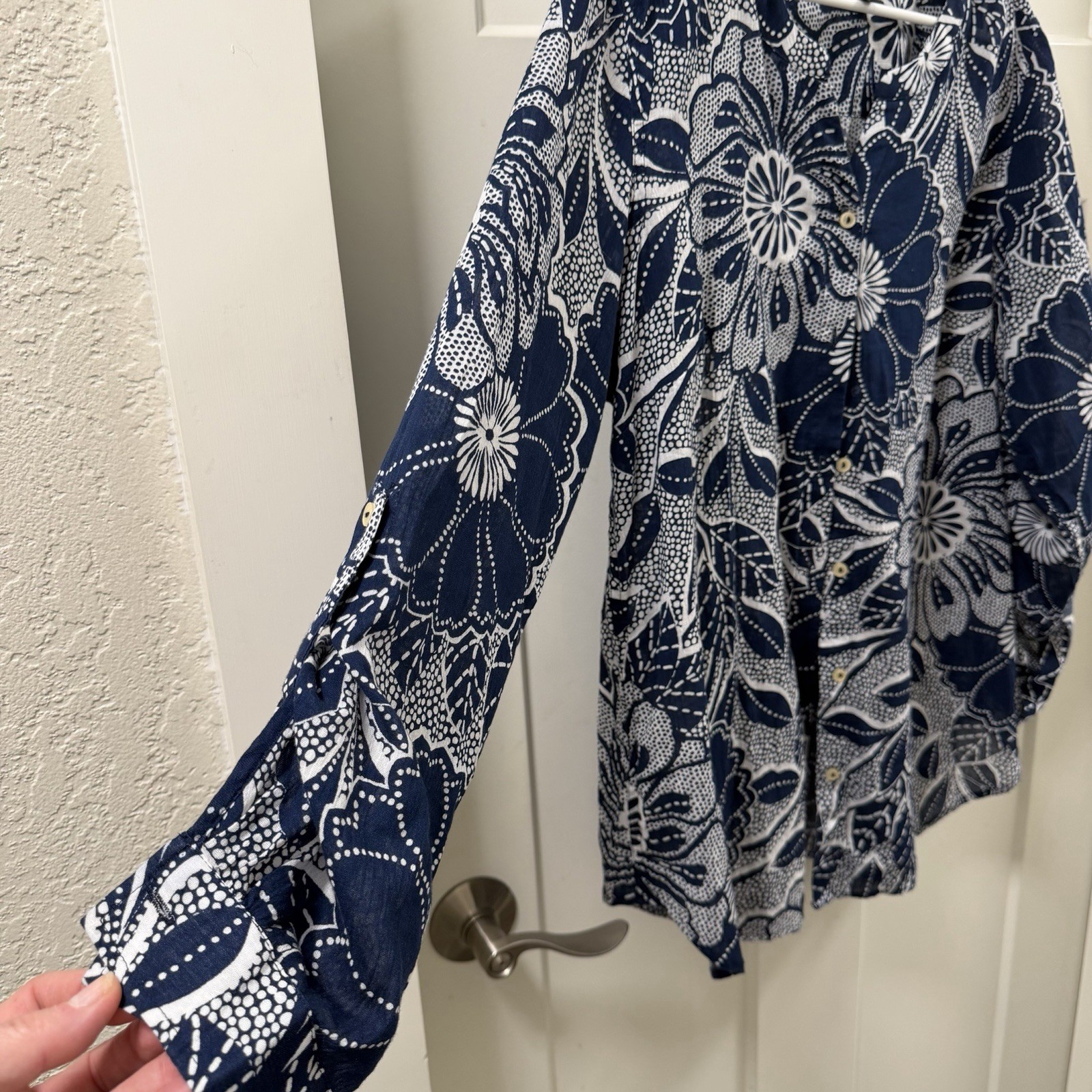 Talbots Women Blue&White Geometric Floral Print Button Down Long Sleeve Blouse L