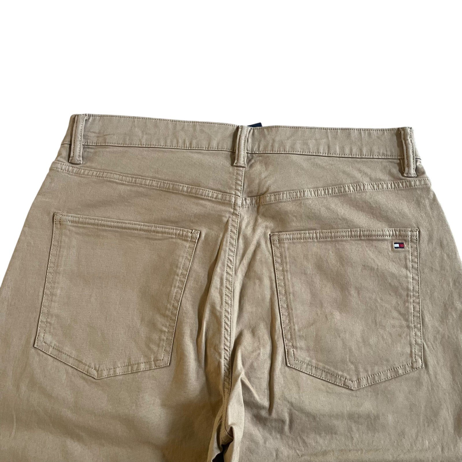 Tommy Hilfiger THFLEX Men’s Regular Fit Straight Leg Stretch Twill Chino Pants