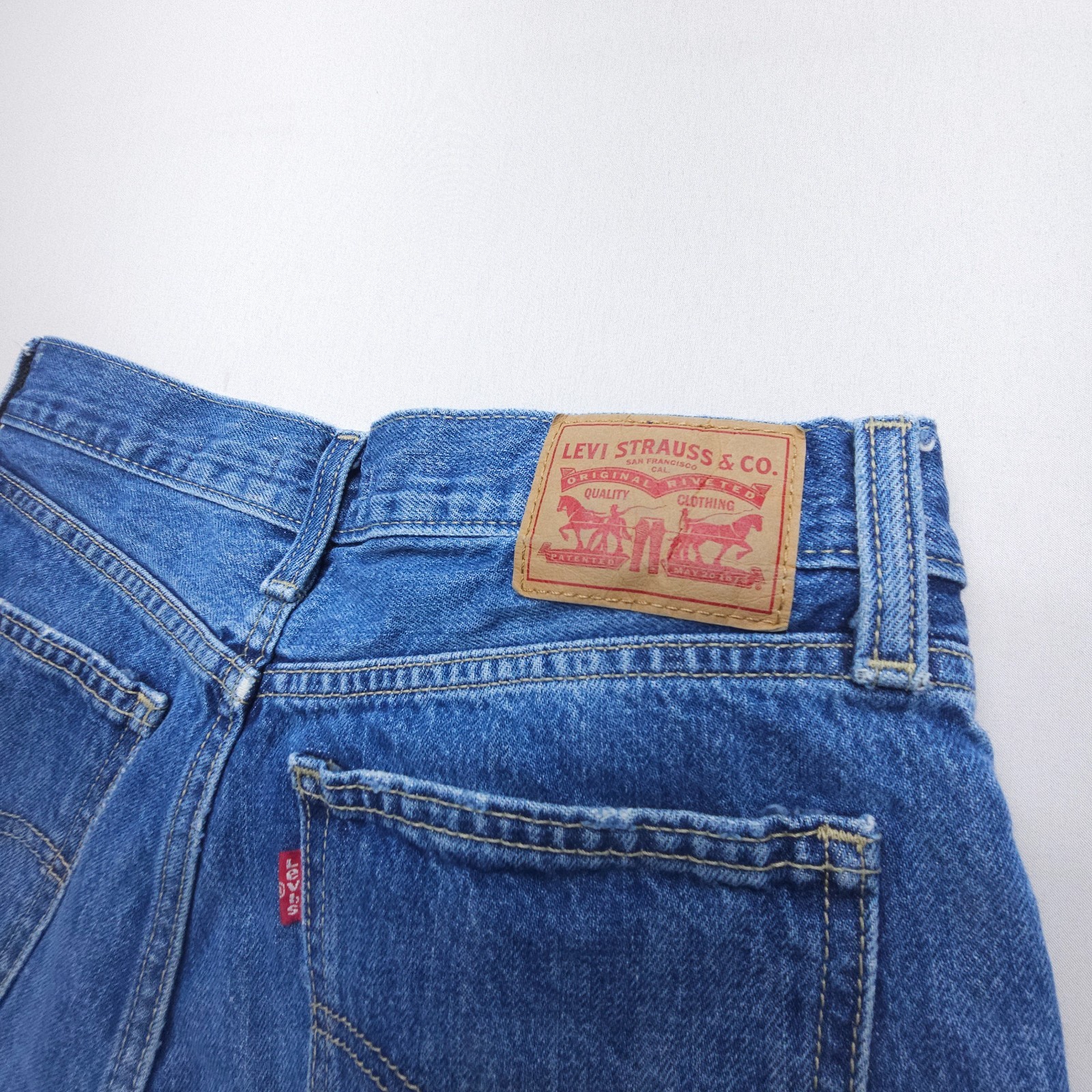 Levi’s Low Pro Straight Jeans Womens 26 Blue Rigid Cotton Denim Distressed