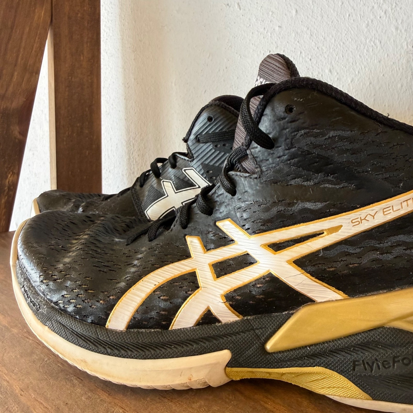 Size 6.5 – Asics Sky Elite FF MT Black Gold Volleyball Shoes Sneakers