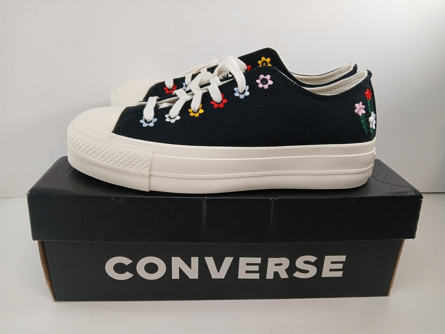 CONVERSE Womens Size 9 Lift Platform Low Floral Embroidered Sneakers