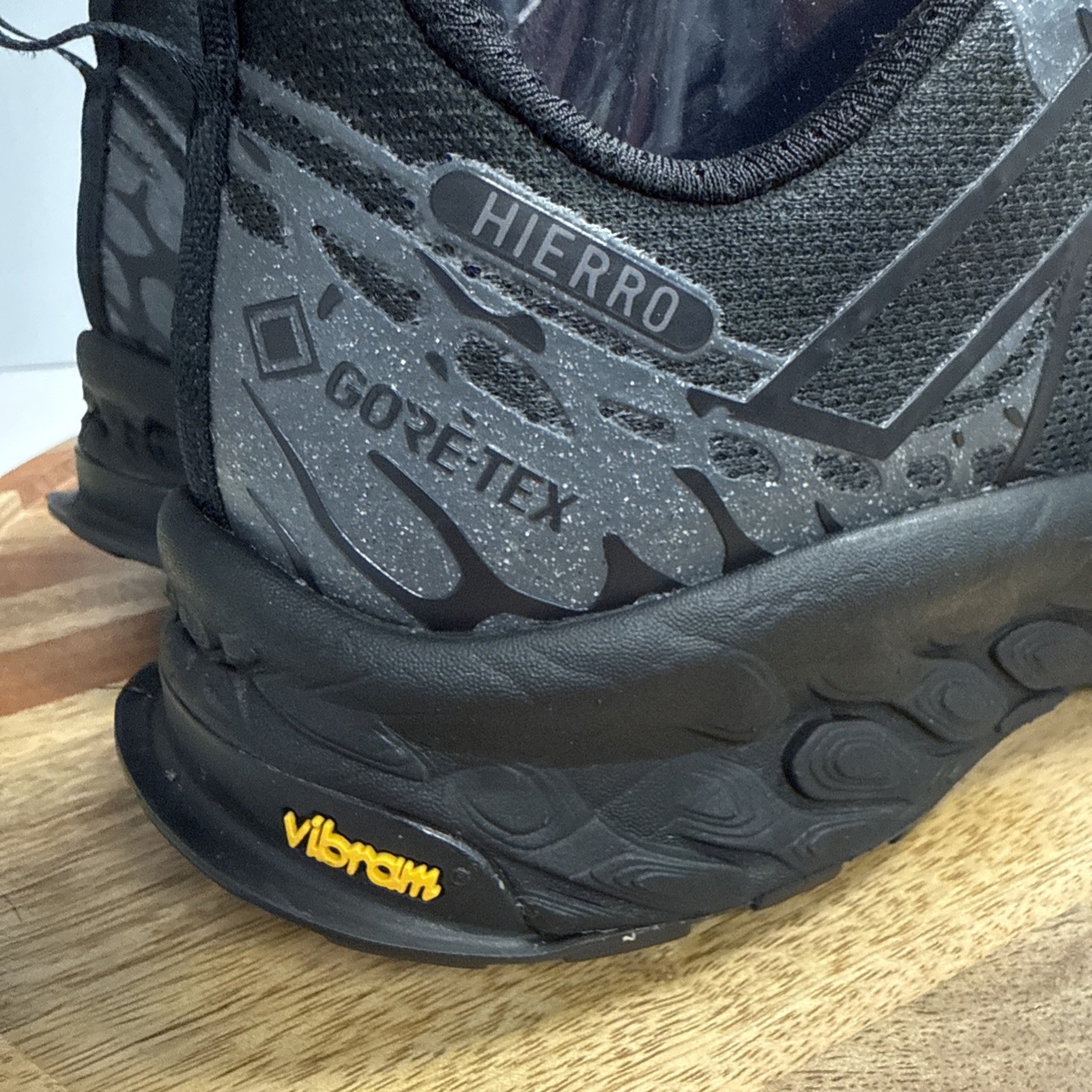 New Balance Fresh Foam X Hierro v8 GORE-TEX Trail Running Shoe Mens Sz 9.5 Black