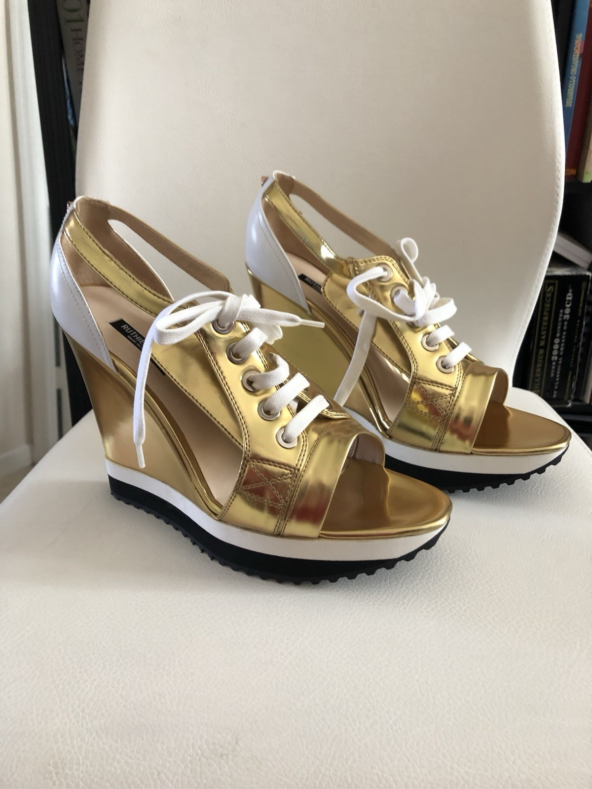 NWT RUTHIE DAVIS WEDGE SNEAKERS Color Gold and White SANDALS 9 US