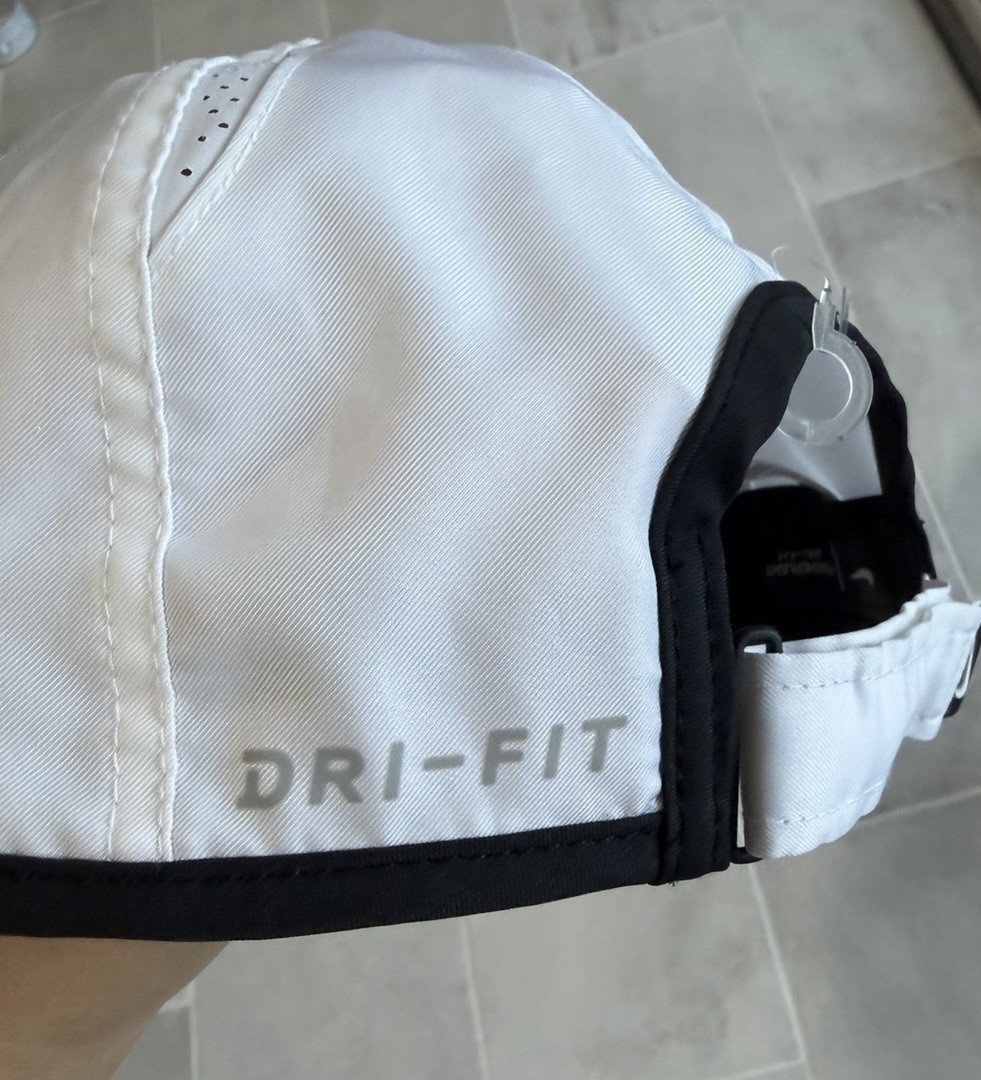 Nike Dri-FIT Featherlight Adjustable Baseball Cap White/Black One Size