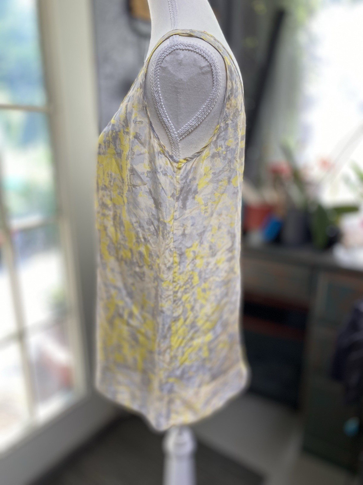 Cabi Silk Button Down Back Tank Top Yellow Beige Women’s Size Small (w)