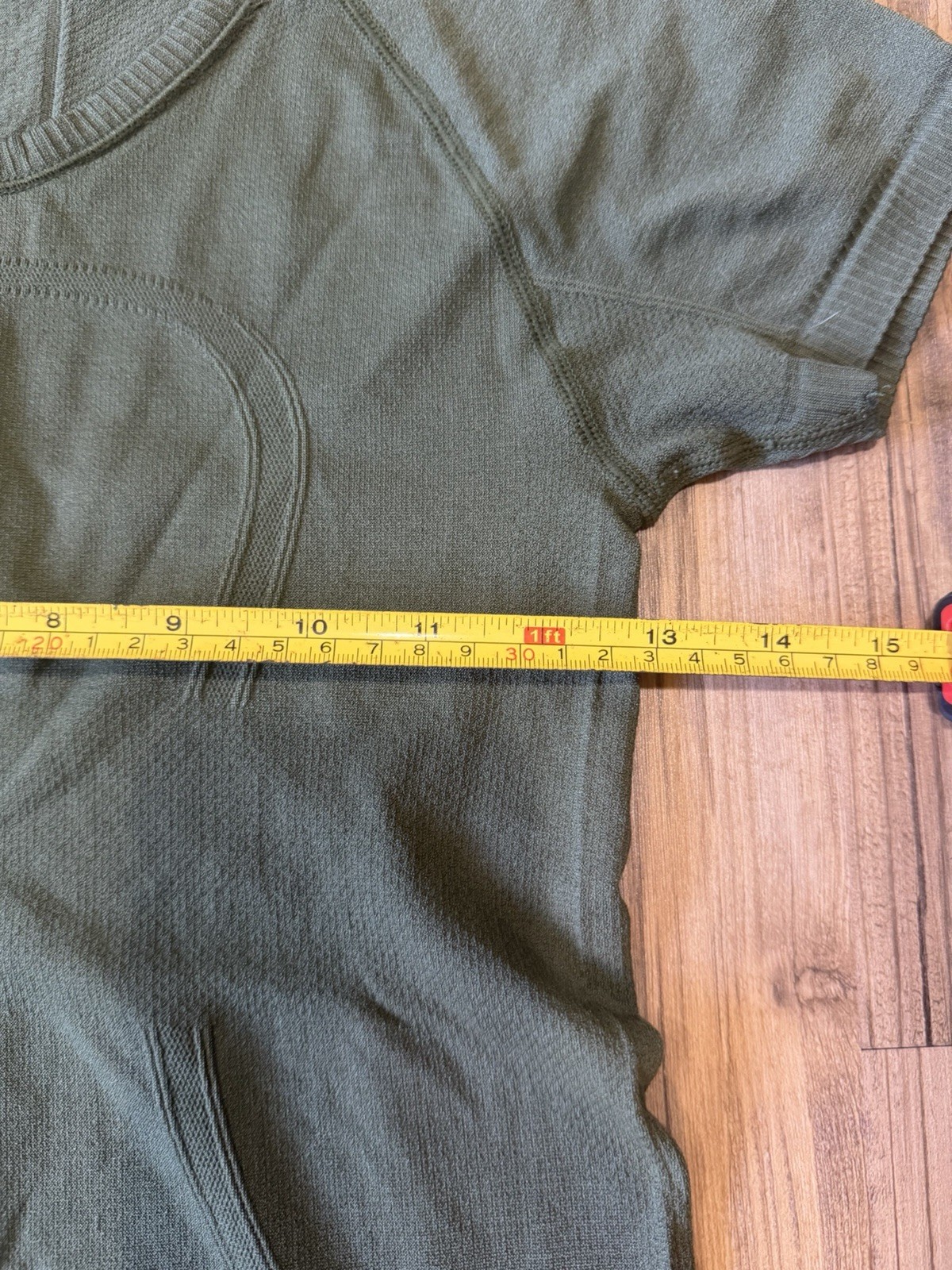 Lululemon Swiftly Tech SS Top Size 2 Olive Green tennis hiking gym yoga Running
