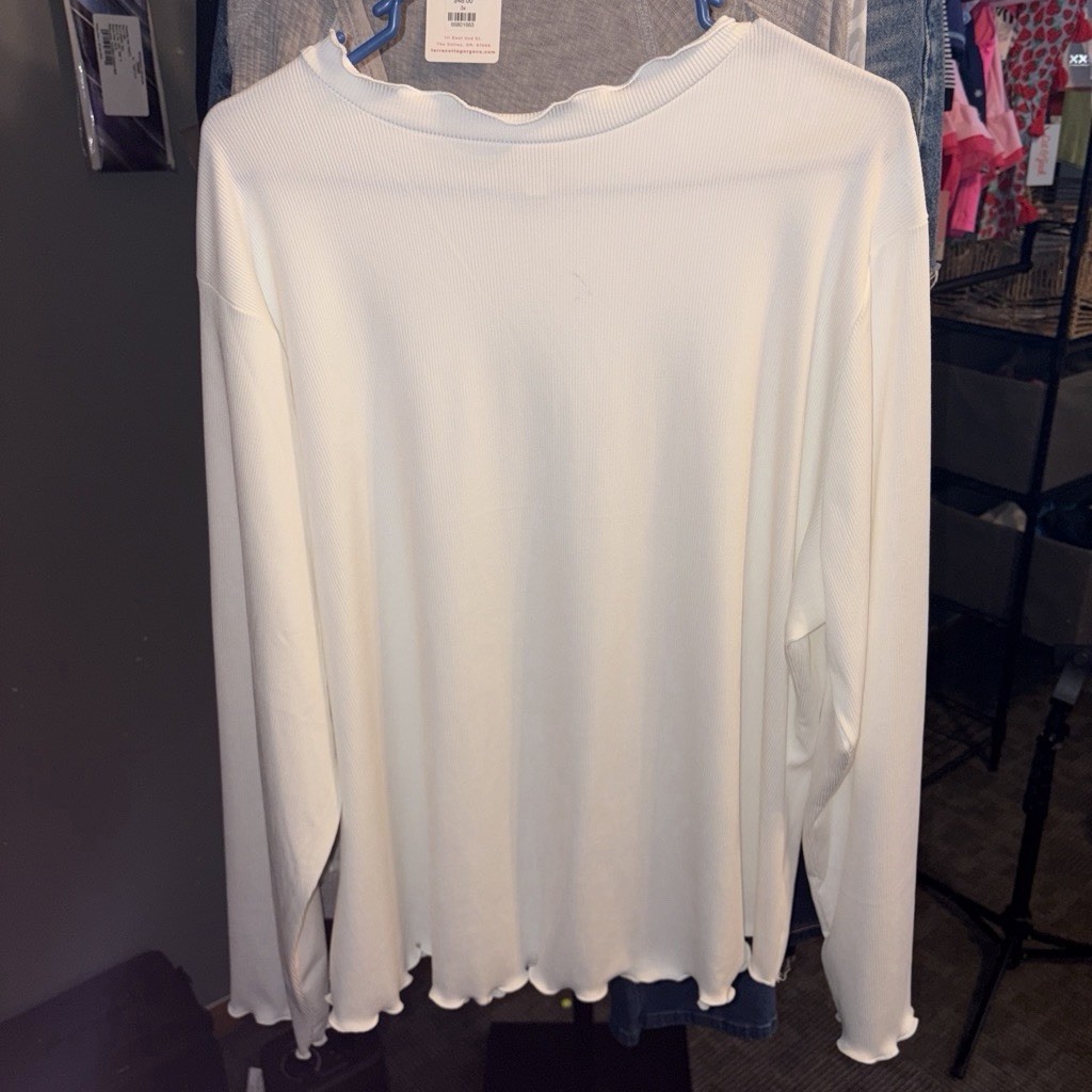 Terra Cotta Gorge Co Women’s Plus 3X White Rib Knit Ruffle Long Sleeve Top