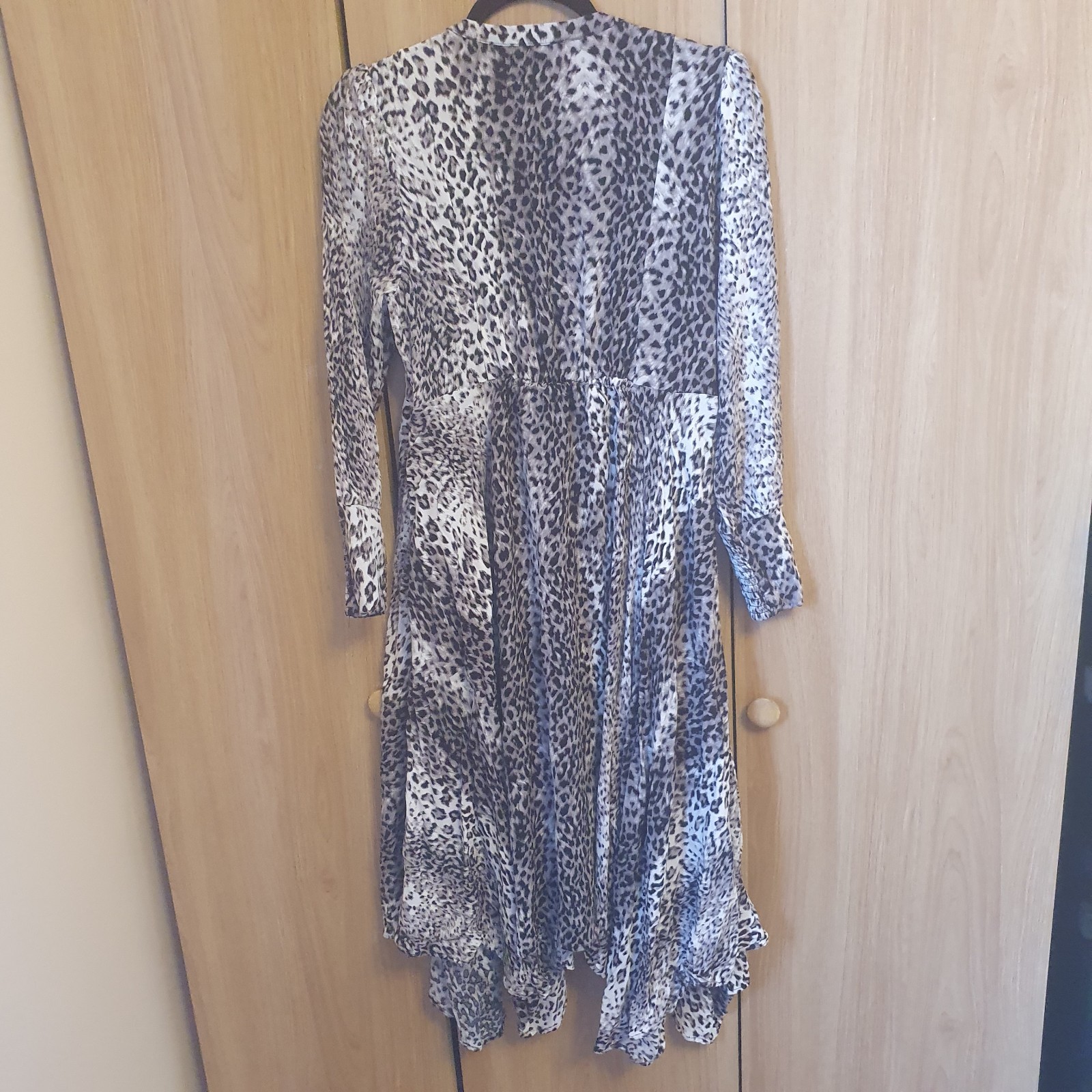 Mint Velvet Dress 100% Rayon Leopard Print Edgy Chic Size 14 Grey Black