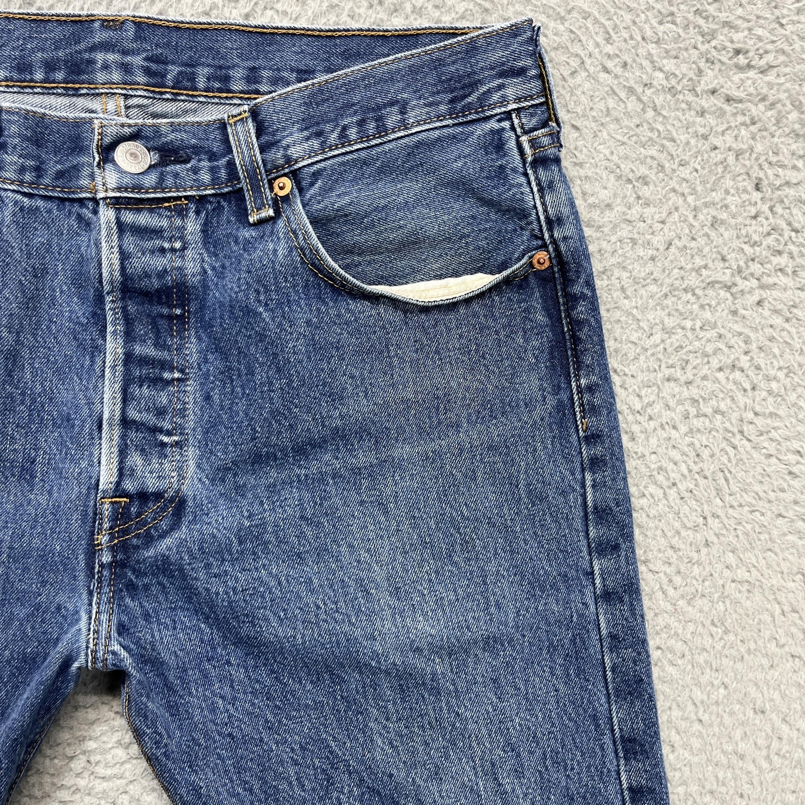 Levis 501 Jeans Mens 32×30 Blue Medium Wash Straight Leg Button Fly Denim