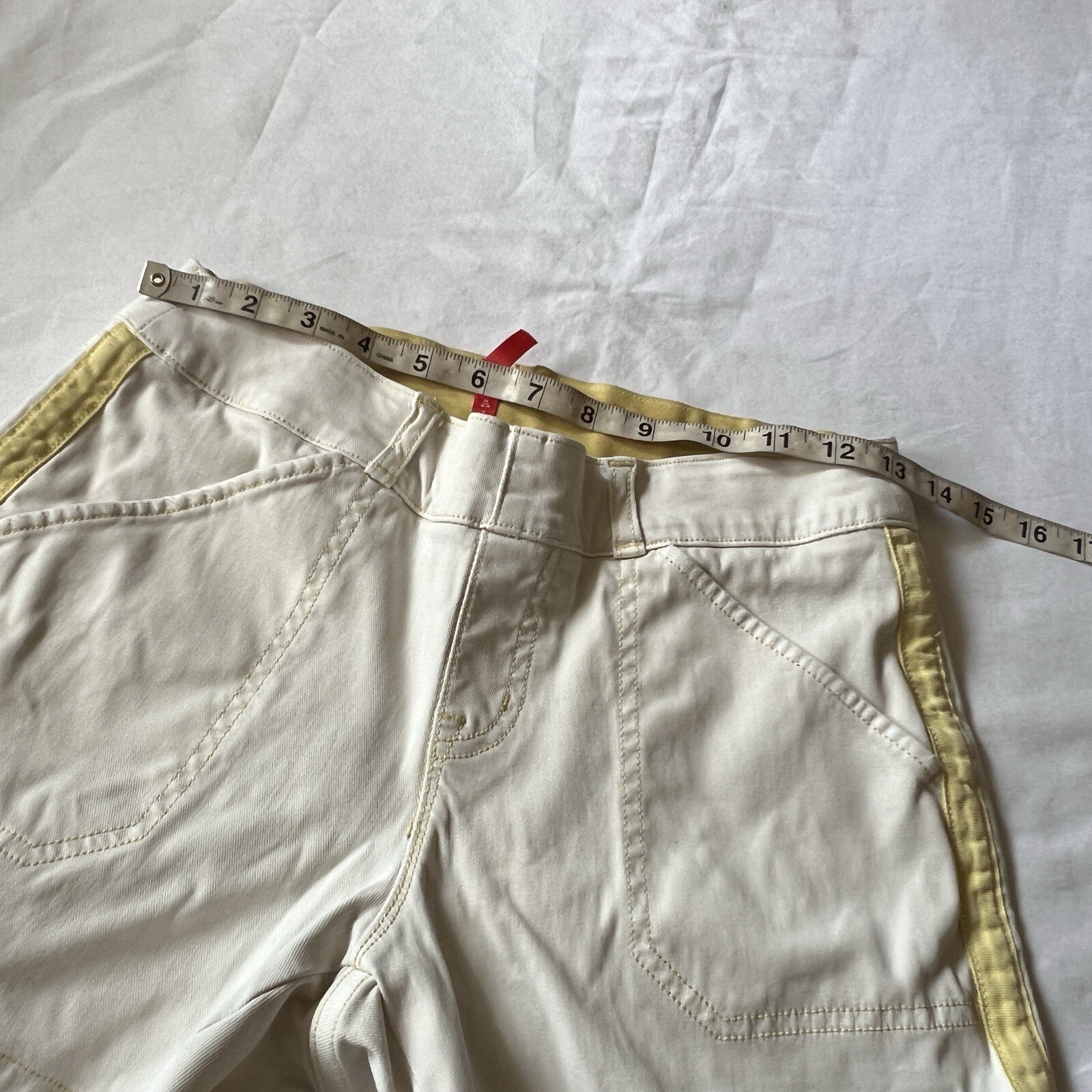 Spanx Stretch Twill Shorts Pull On Ivory W/Yellow Trim Women’s Size SP 26W