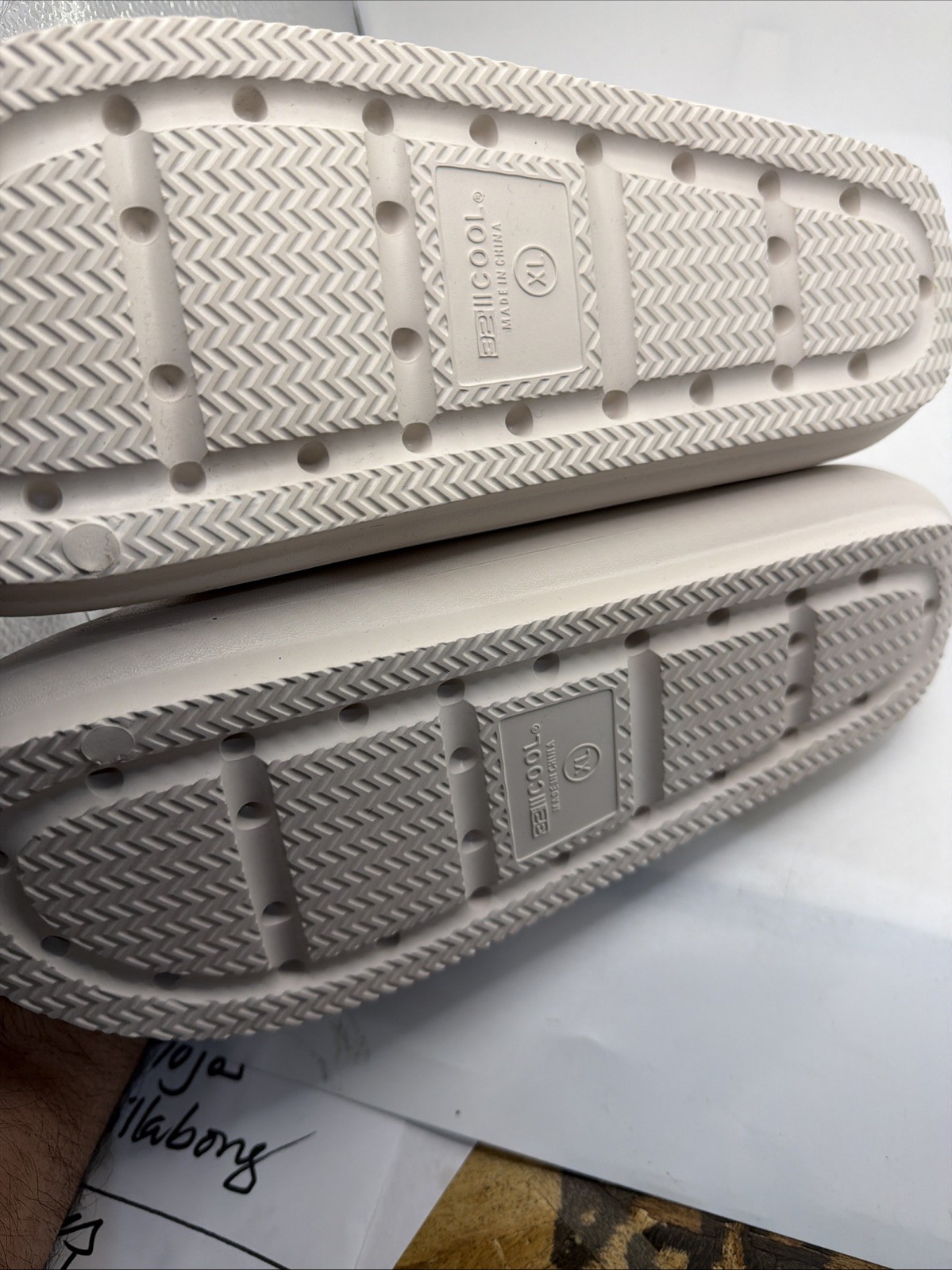 32 Degree Cool Cushion Slide, Wear anywhere, X-Large White. W 11-13, M 9-10