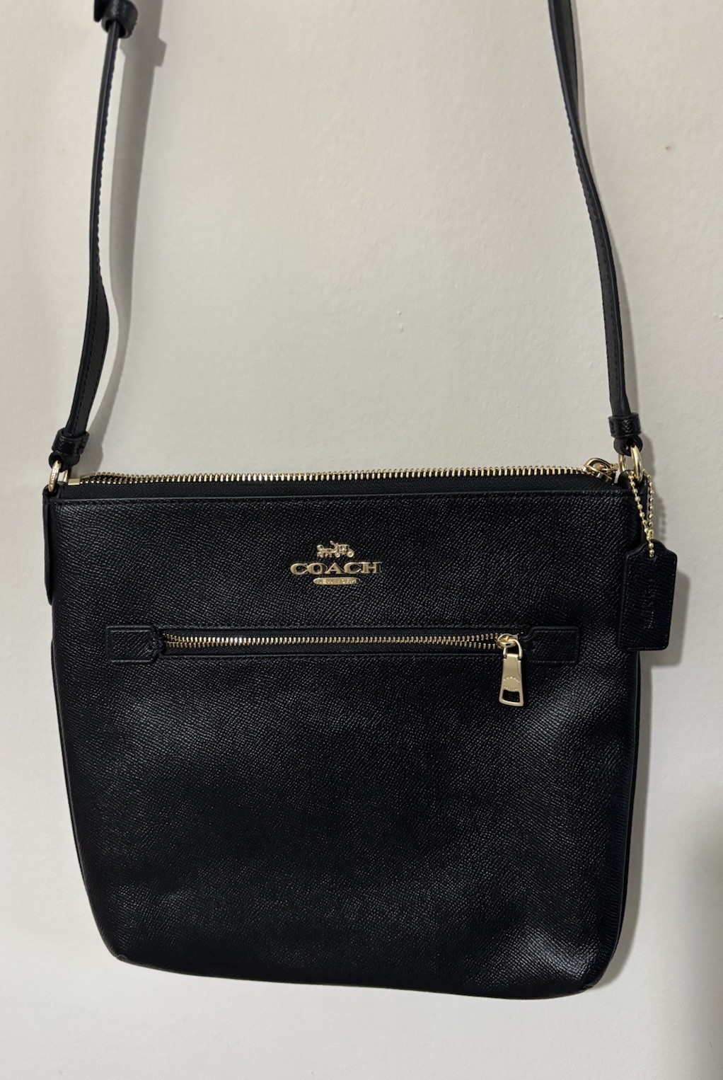 Coach Black Crossbody Bag Zip Top Adjustable Detachable Strap Gold Hardware Logo