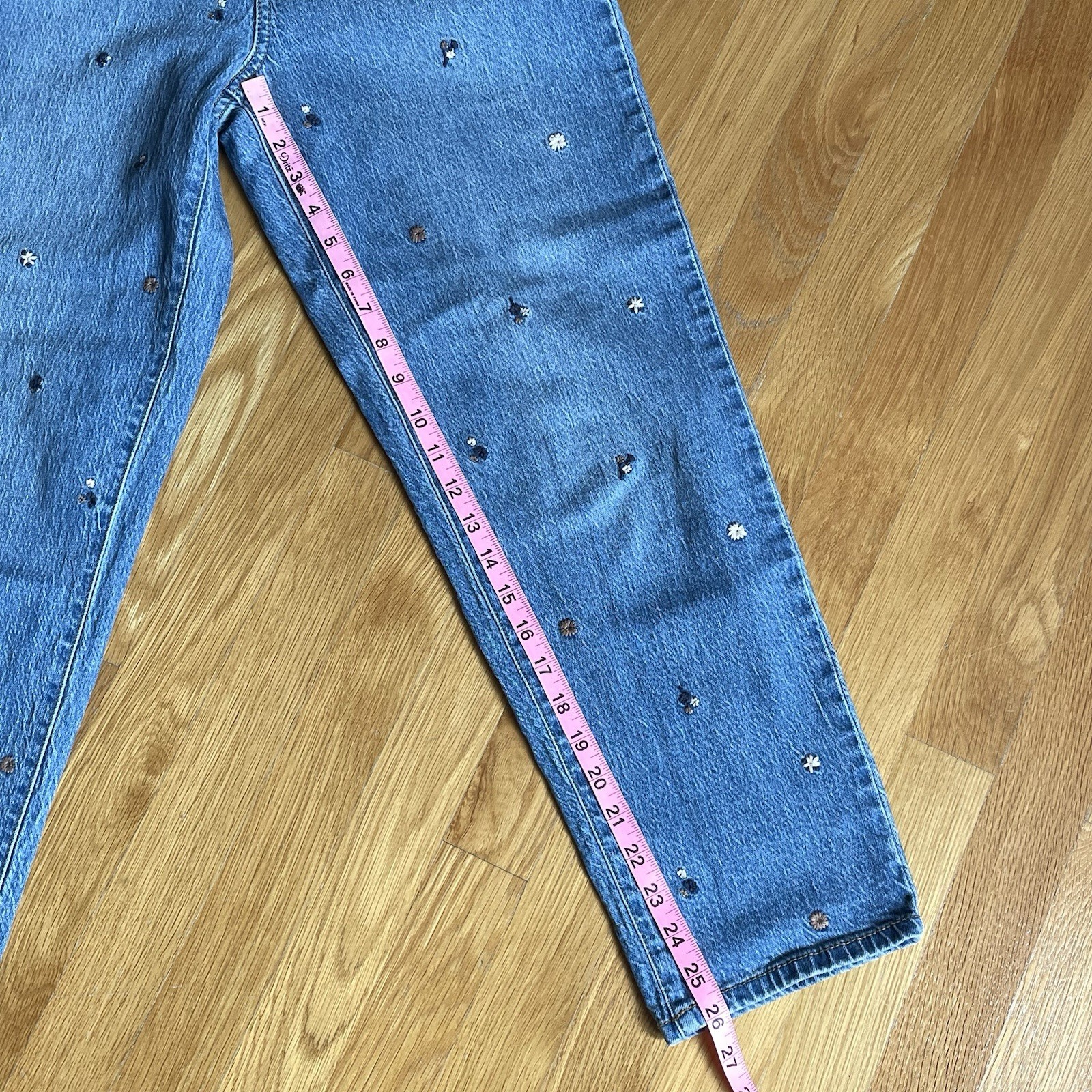 Universal Thread Vintage Straight Jeans Women’s 2/26R Light Wash Blue