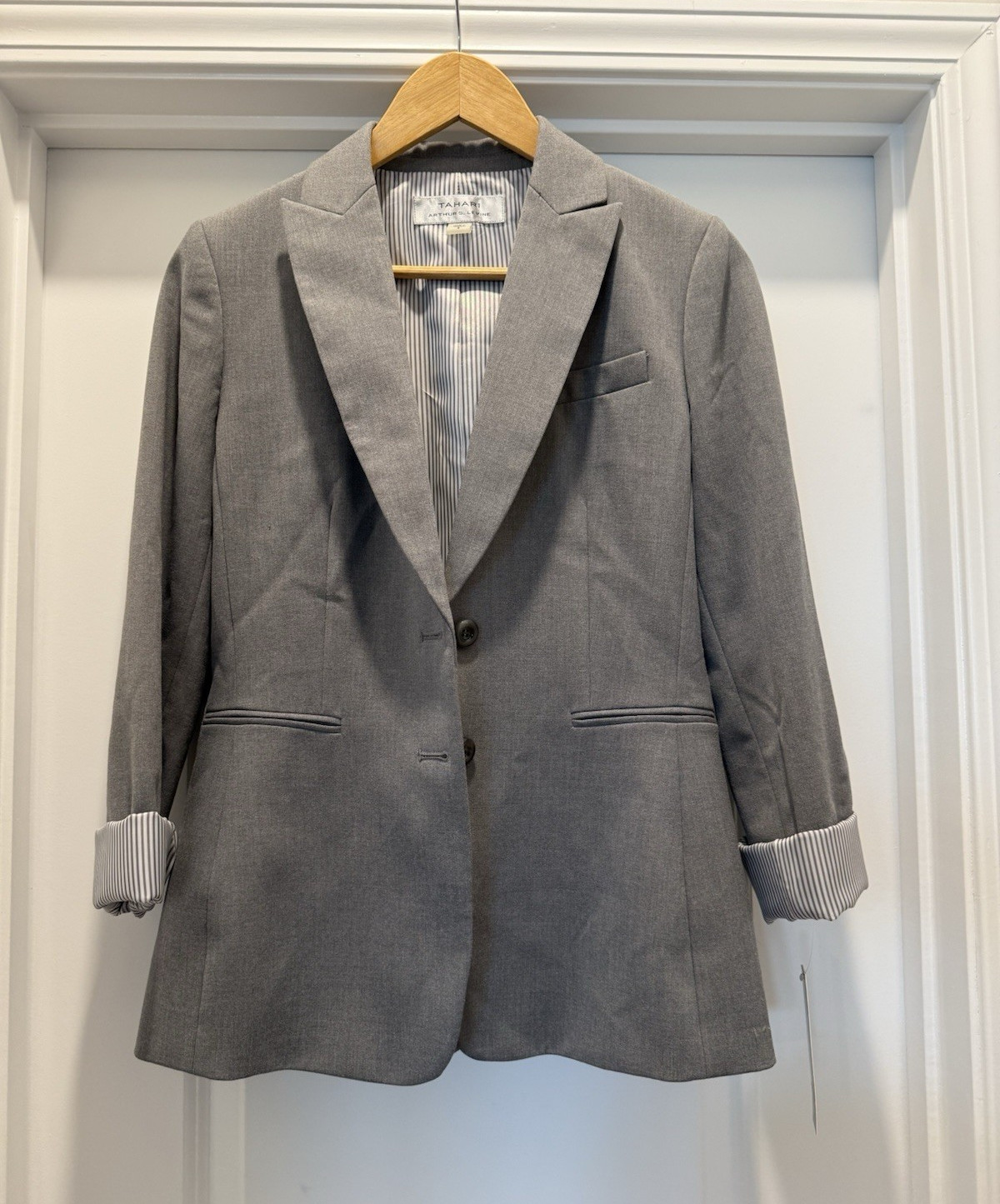 Tahari Arthur S. Levine Women’s Gray Striped Lined Blazer Jacket Size 4 Button