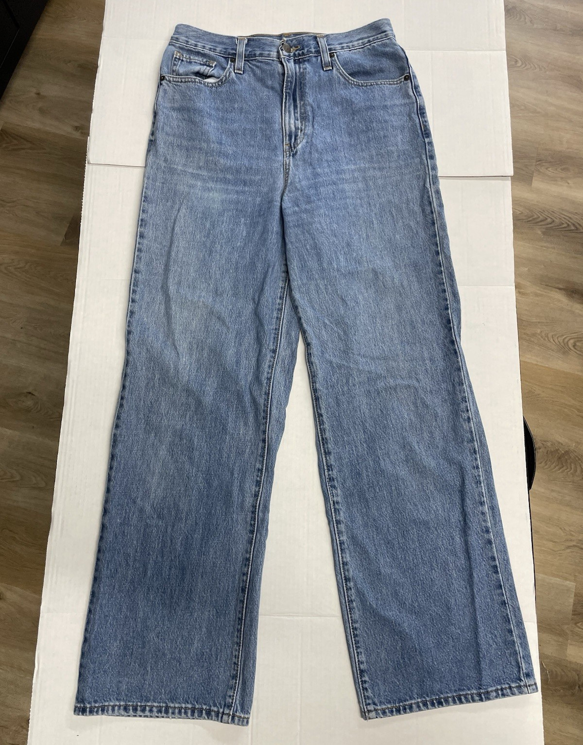Levi’s Men’s Blue Light Wash Denim Straight Fit Jeans High Rise 5-Pocket