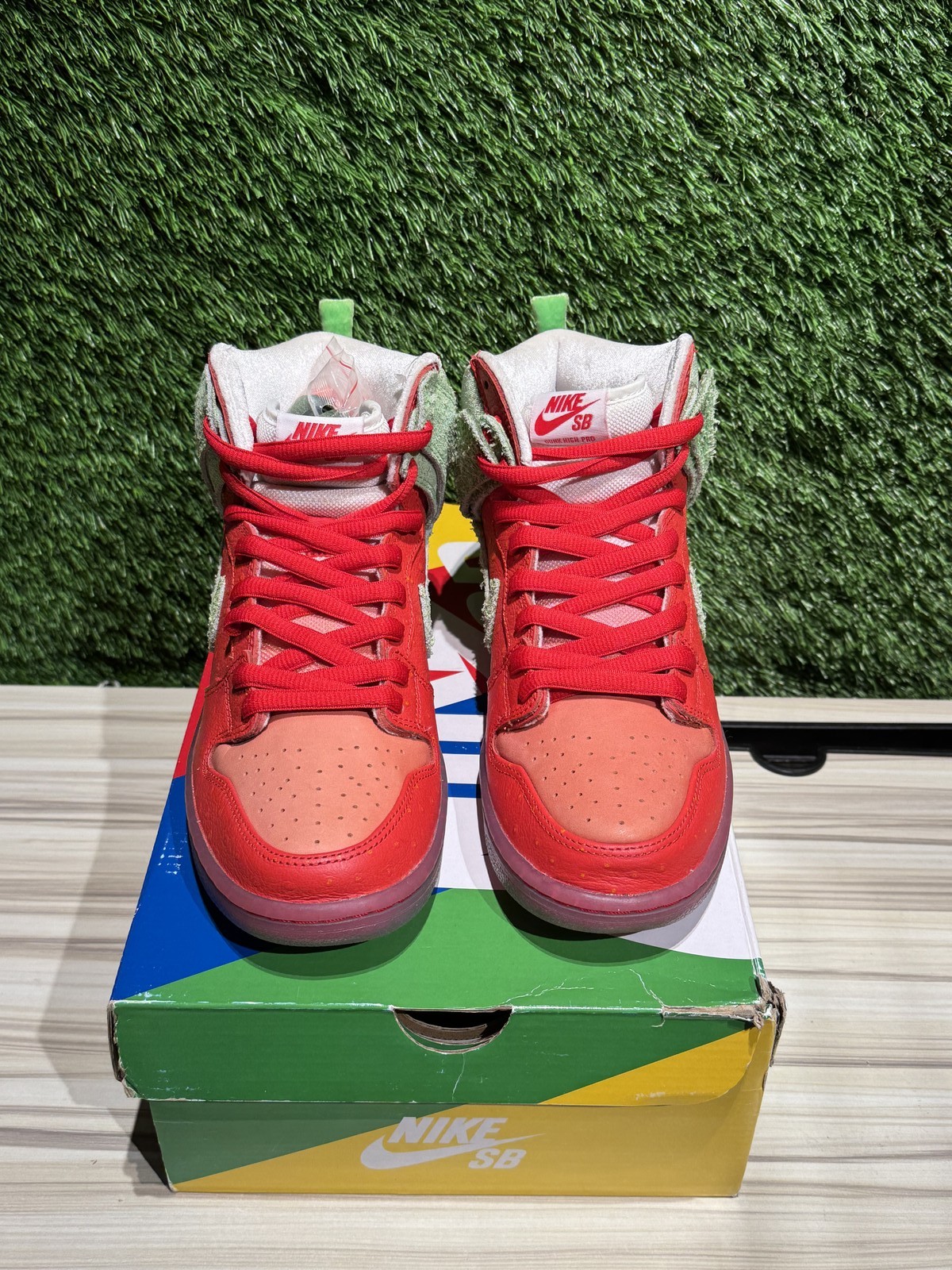 Size 8M/9.5W – Nike SB Dunk High Strawberry Cough Sz 8M CW7093-600