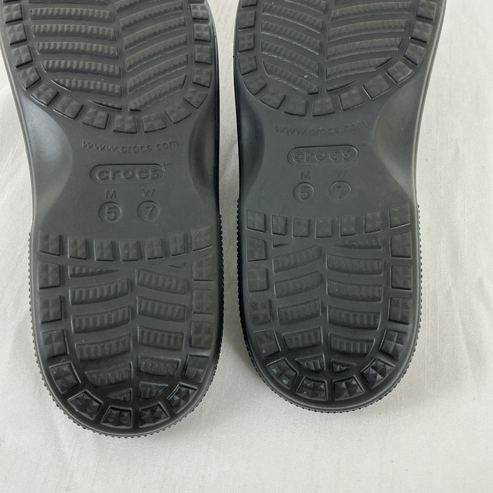 Crocs Baya Flip Flops Women Size 7 Black Casual Sandal Thong 208192 EUC