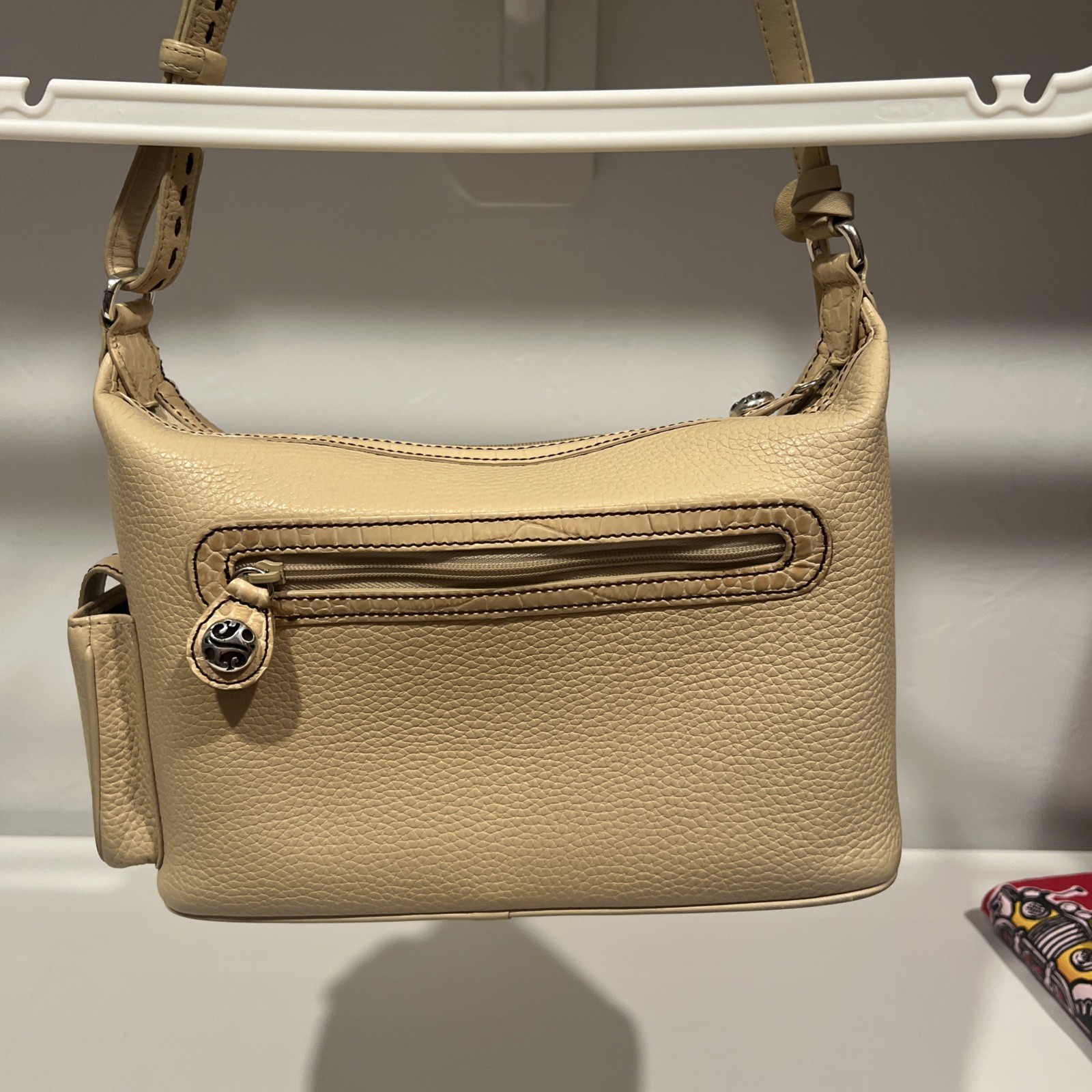 Brighton Shoulder Purse Ivory Leather Embossed Crock Bag Zip Top