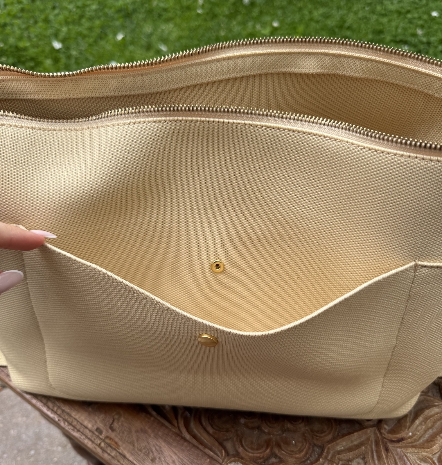 Cuyana Canvas Crossbody Bag Beige Cream Adjustable Strap Zip Top Minimalist