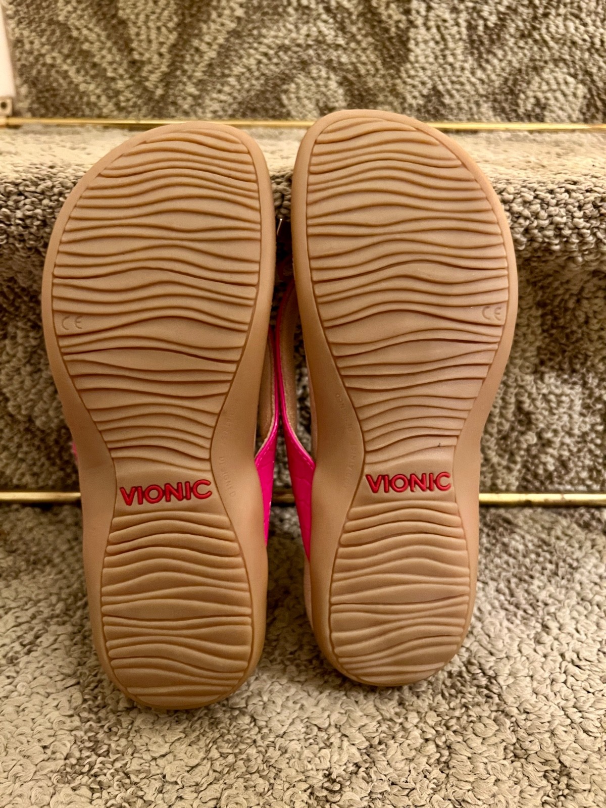 NWOB Women’s Vionic Bella II Magenta Pink Thong Sandals Flip Flops US Size 7