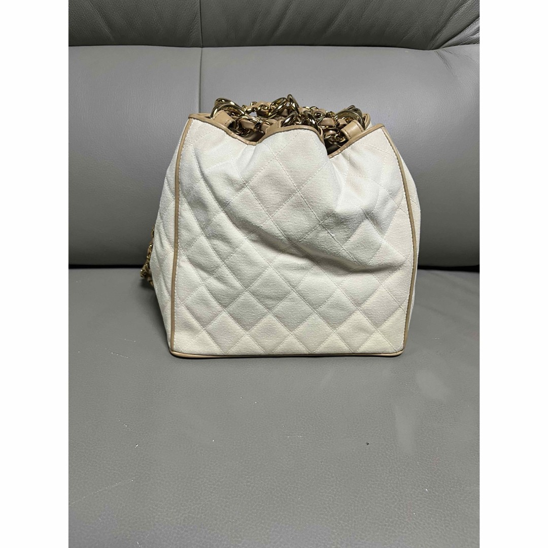 CHANEL Chain Shoulder Bag Leather Matelasse Ivory Beige Size: W:8.7 × H:7.9 in.