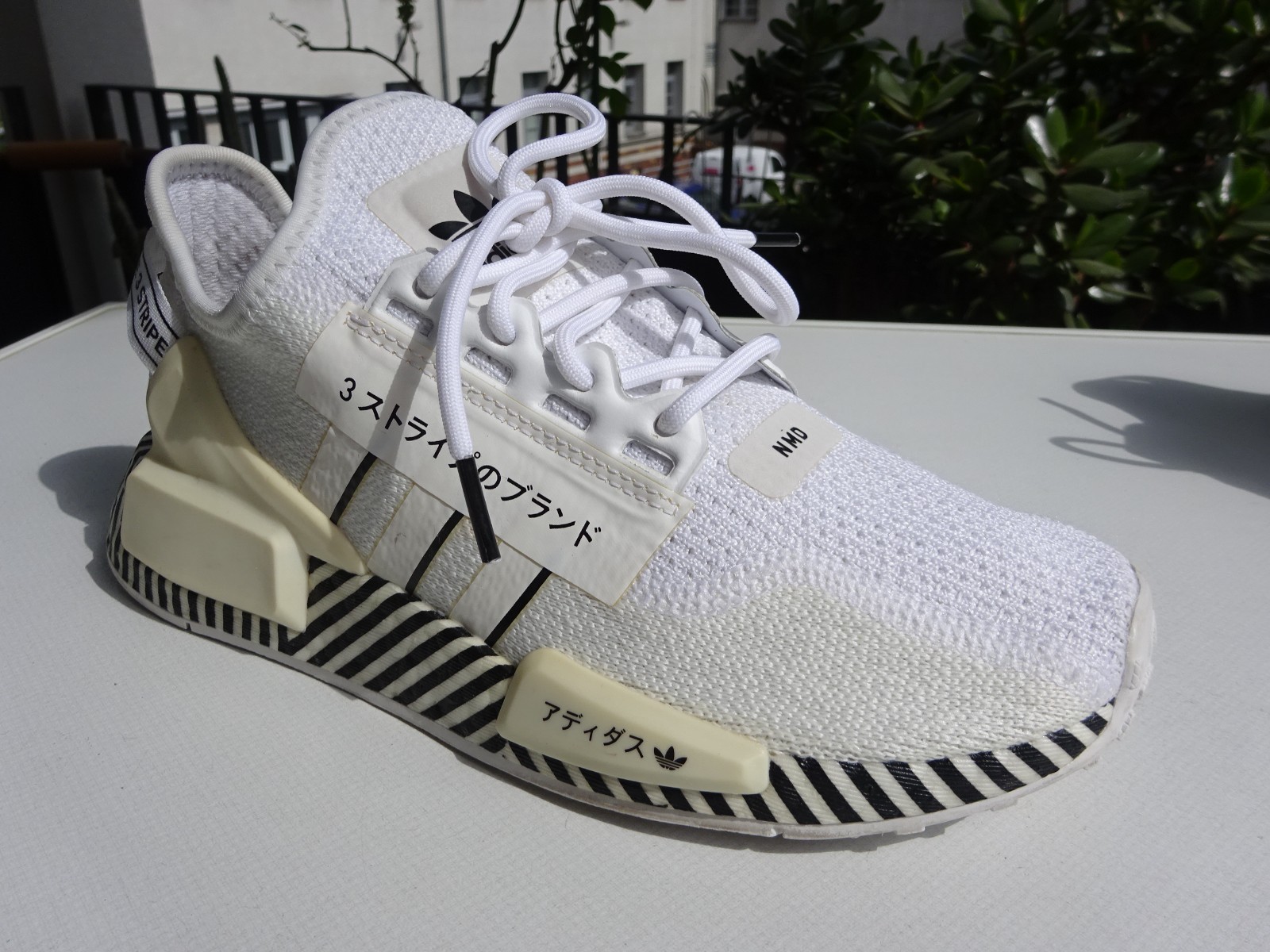 Adidas FY2108 NMD R1 V2 Dazzle Pack Cloud White trainers size 37 1/3 (UK4.5) for new