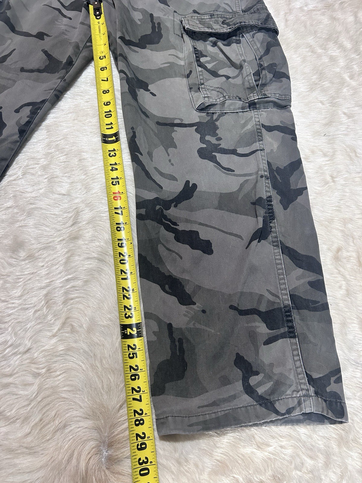 Wrangler Cargo Camo Distressed