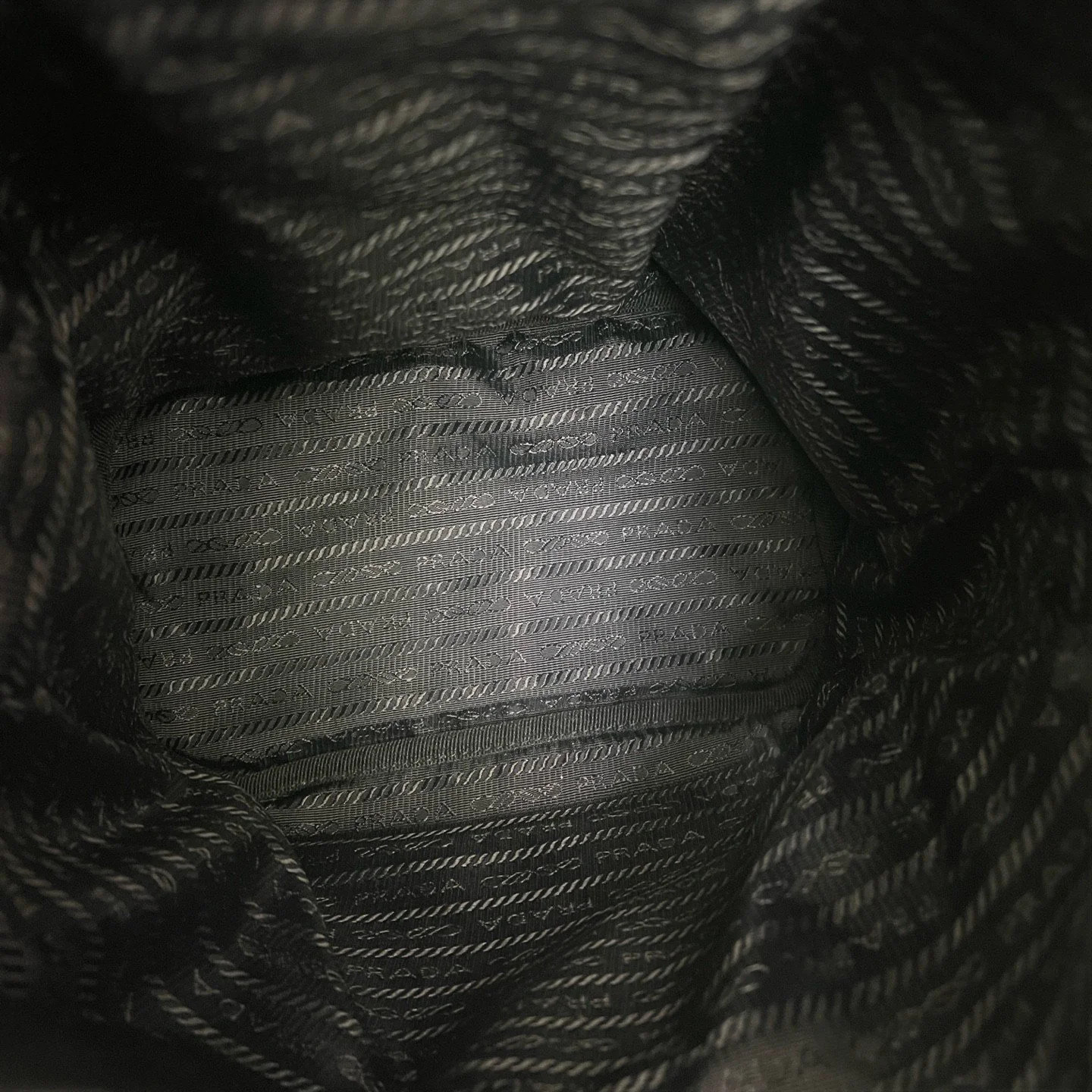 Prada Bucket Black Tessuto Nylon (kc052926a7r)