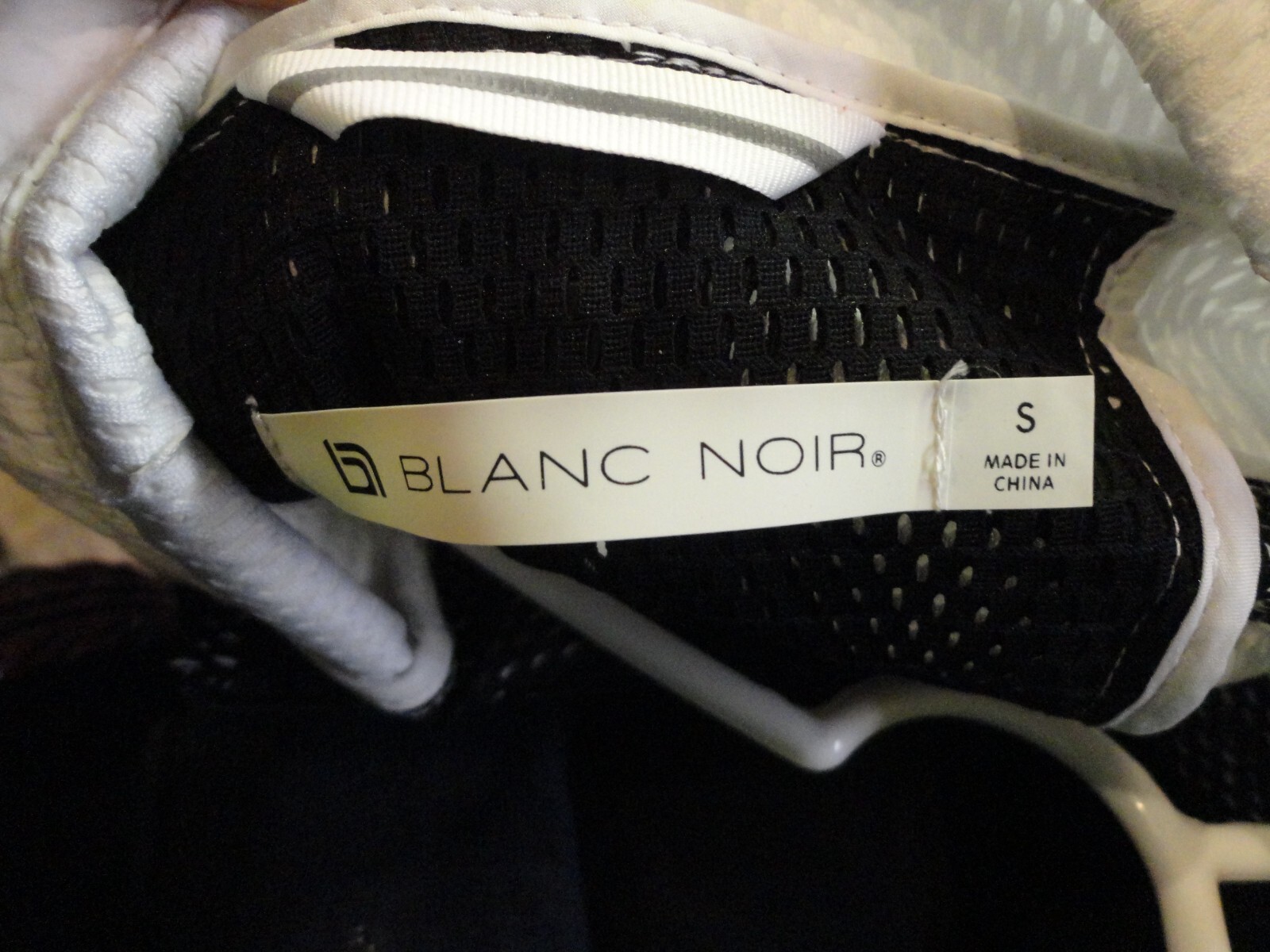 White Blanc NOIR Full Zip Jacket Womens S Very Nice – no holes – Very Good Cond
