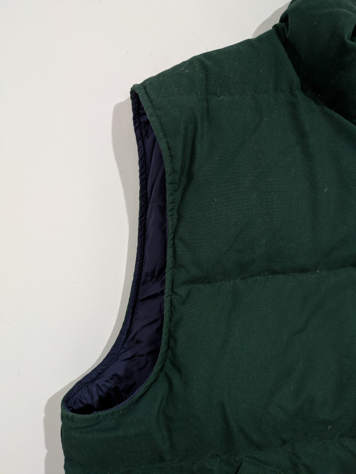 Eddie Bauer Men’s Green Down Puffer Vest M Full Zip Pockets Stand-Up Collar