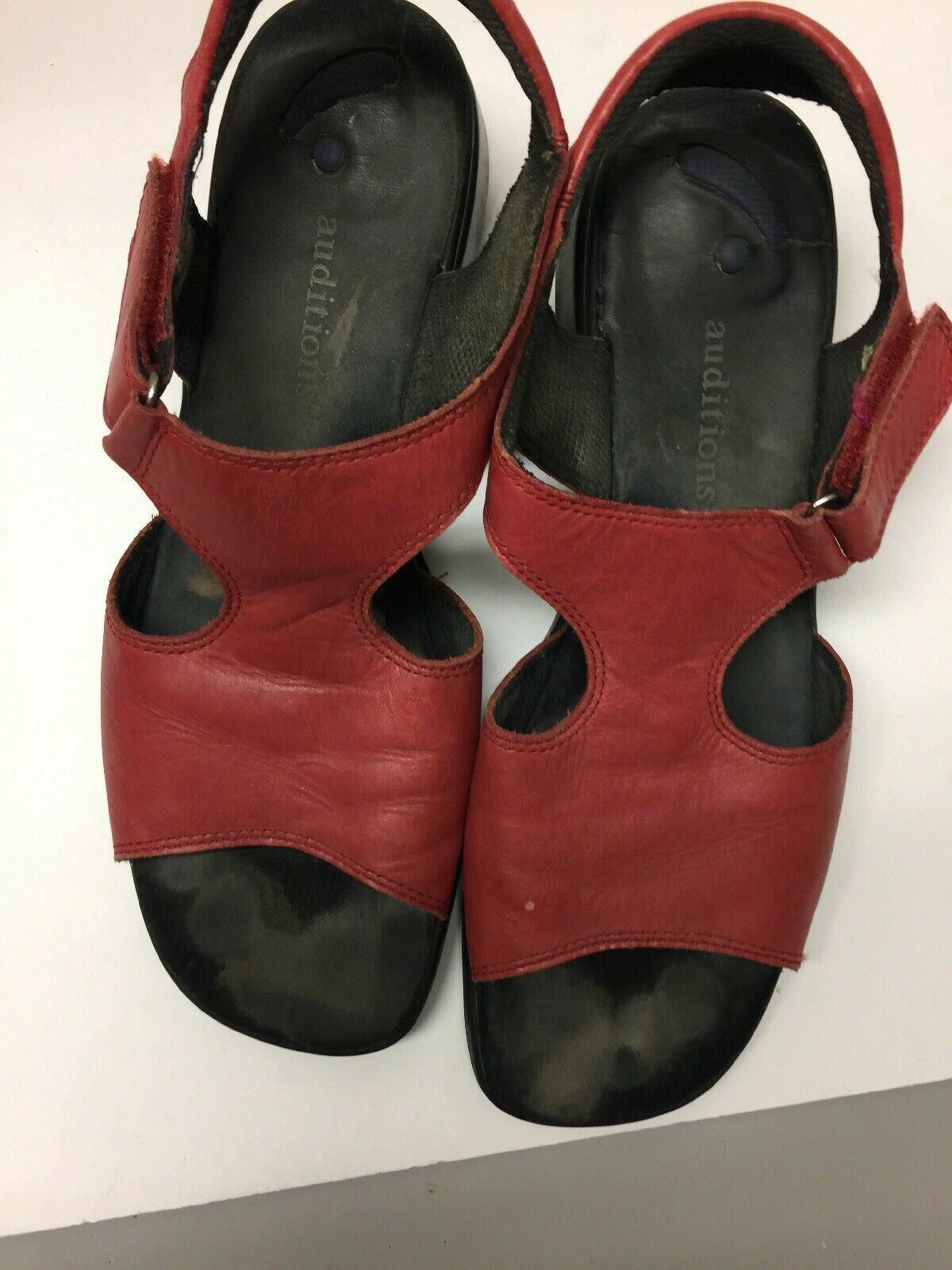 Auditions Ladies 1 1/2 In Wedge Heel Sandal Size 12AA Red A239ss