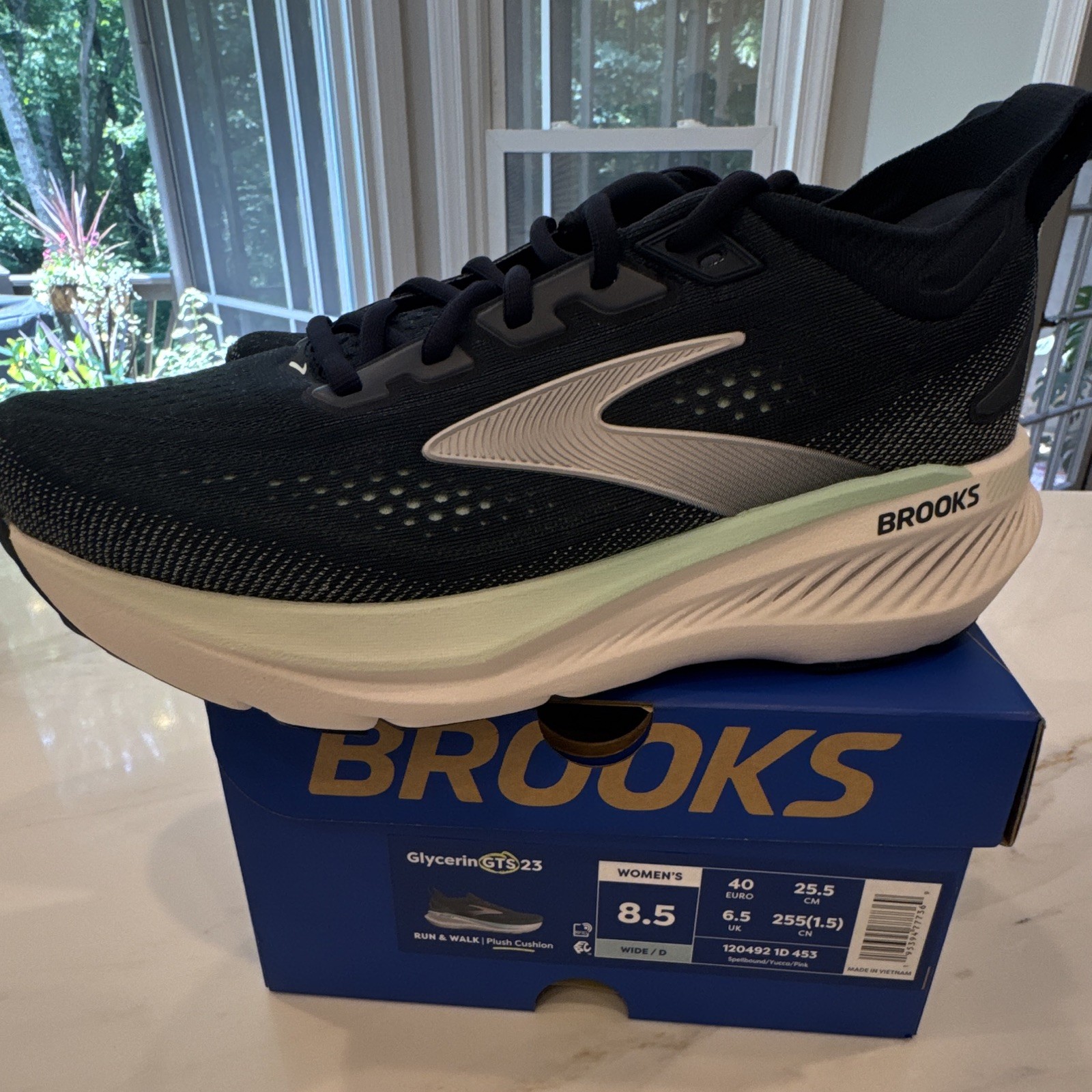 Brooks Glycerin GTS 23 Women’s Running Shoes Black/White/Green. Brand new in box