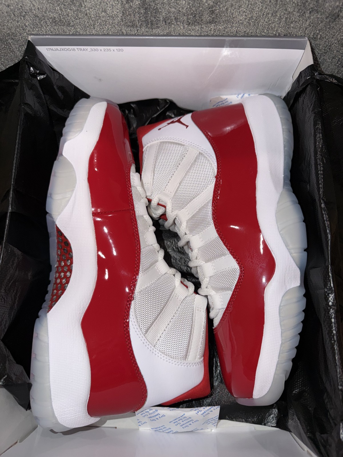 Air Jordan 11 Retro Cherry 2022 White Varsity Red CT8012-116 Men’s 8.5 NEW