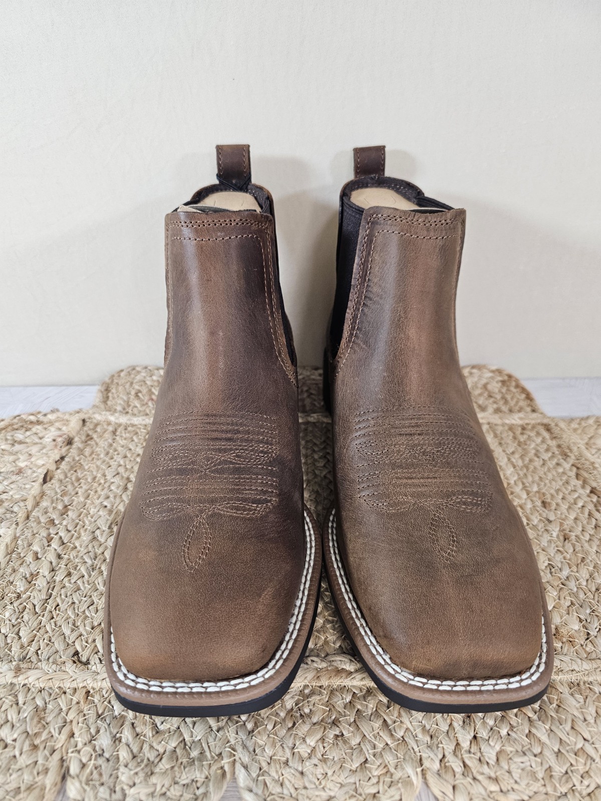 Ariat Booker Ultra Chelsea Western Boots – Distressed Tan – Size 9.5 – Brand New