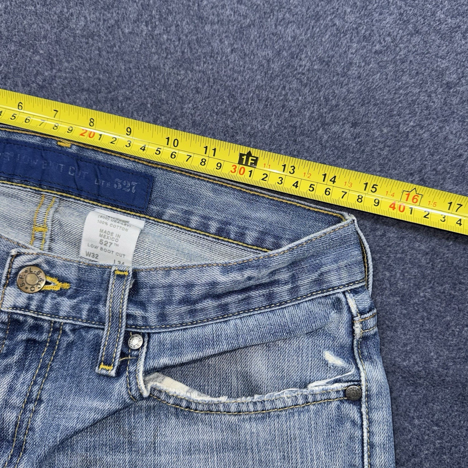 Y2K Vintage Distressed Levi’s 527 Low Boot Cut Men’s Jeans Medium Wash 32×34
