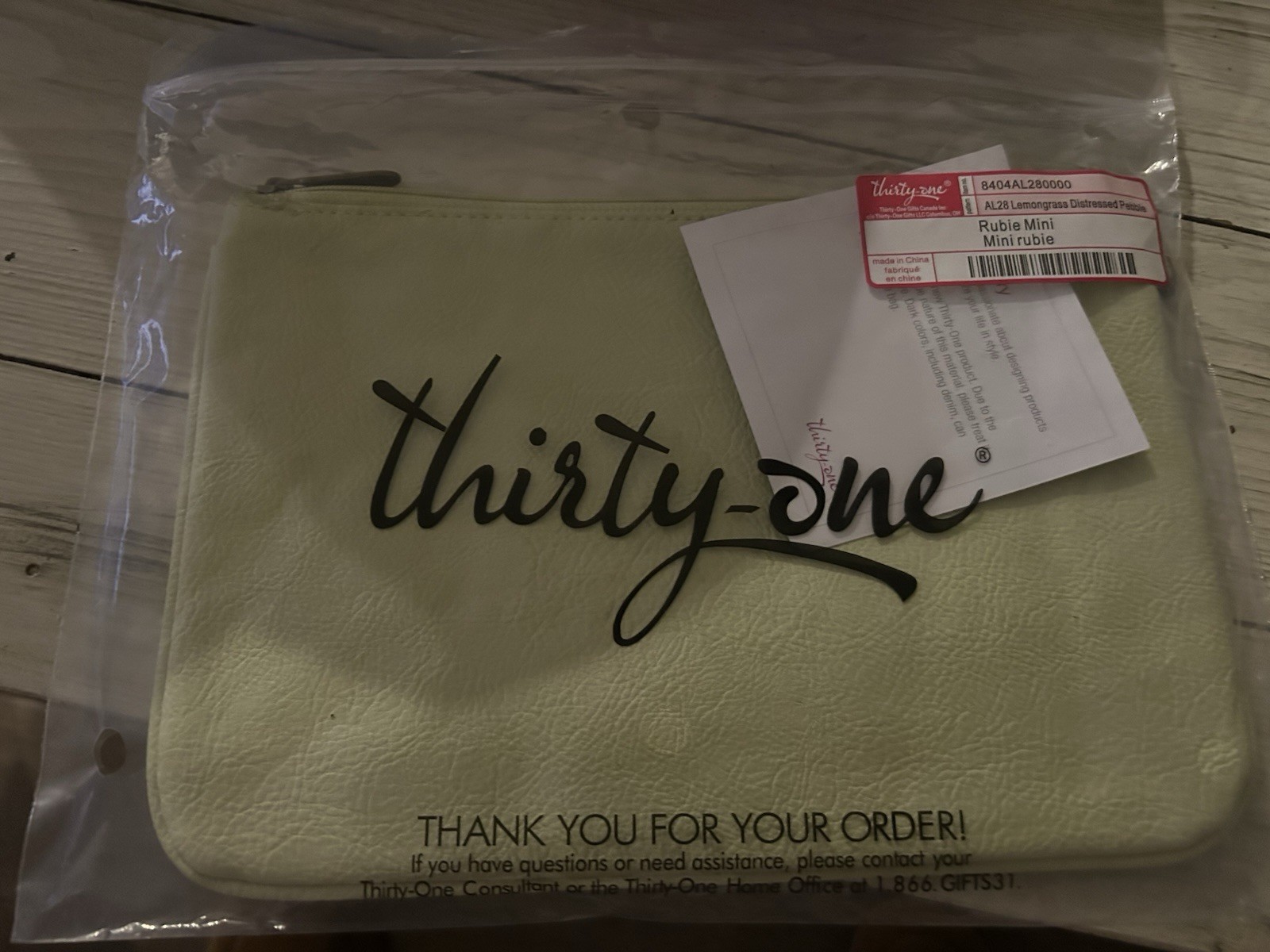 Thirty One Mini Rubie Clutch Bag. NIB Lemongrass Distressed Pebble. Green 10×7”