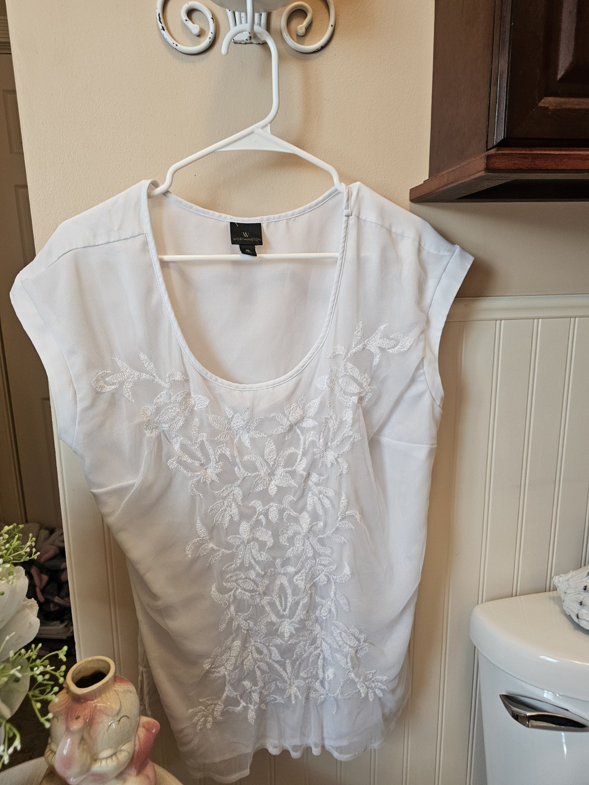 WORTHINGTON WHITE LACE SHEER OVERLAY ON WHITE SLEEVELESS BLOUSE FLORAL WOMENS SM
