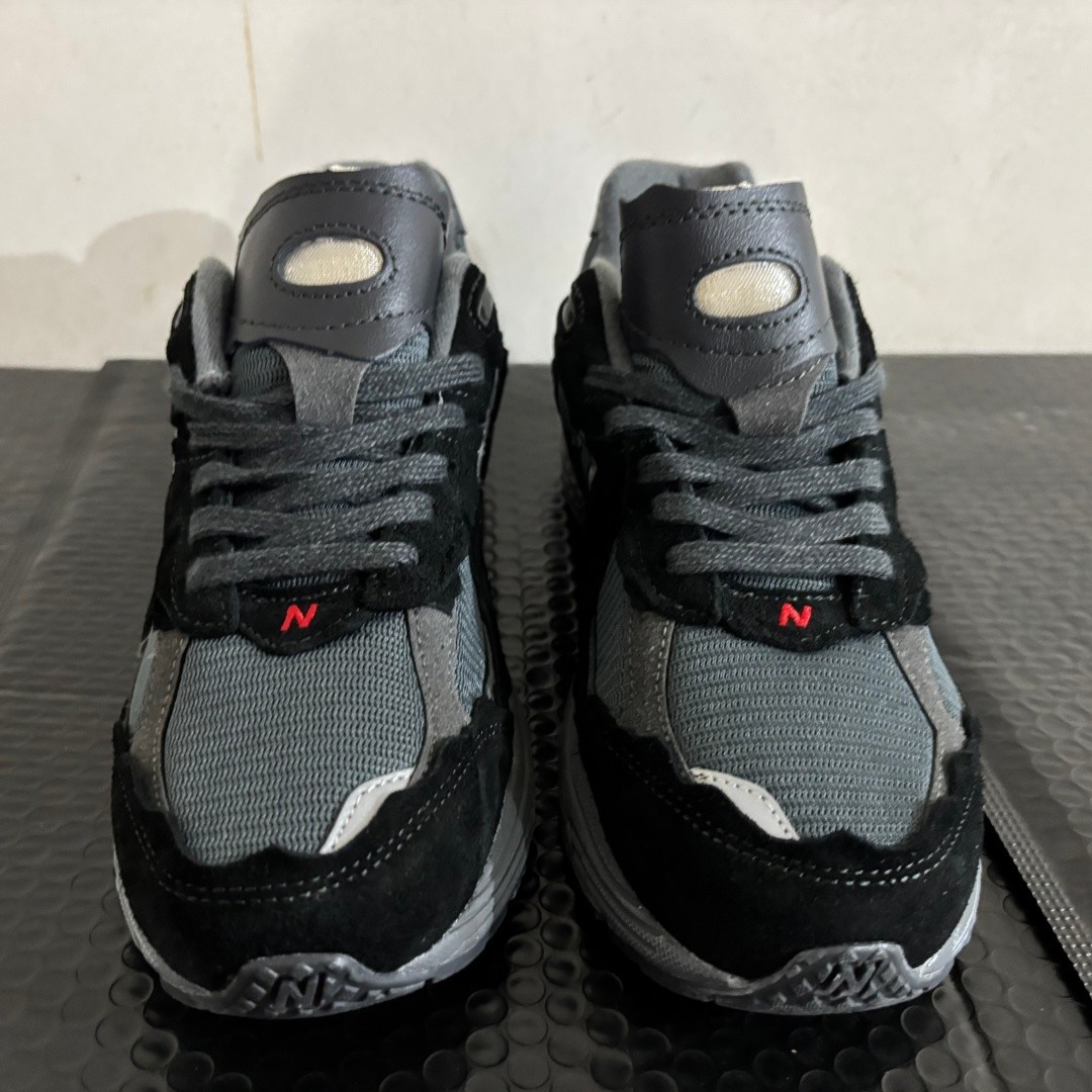 Men US 9.5 New Balance 2002R Black Grey Athletic Running Sneakers – NO BOX