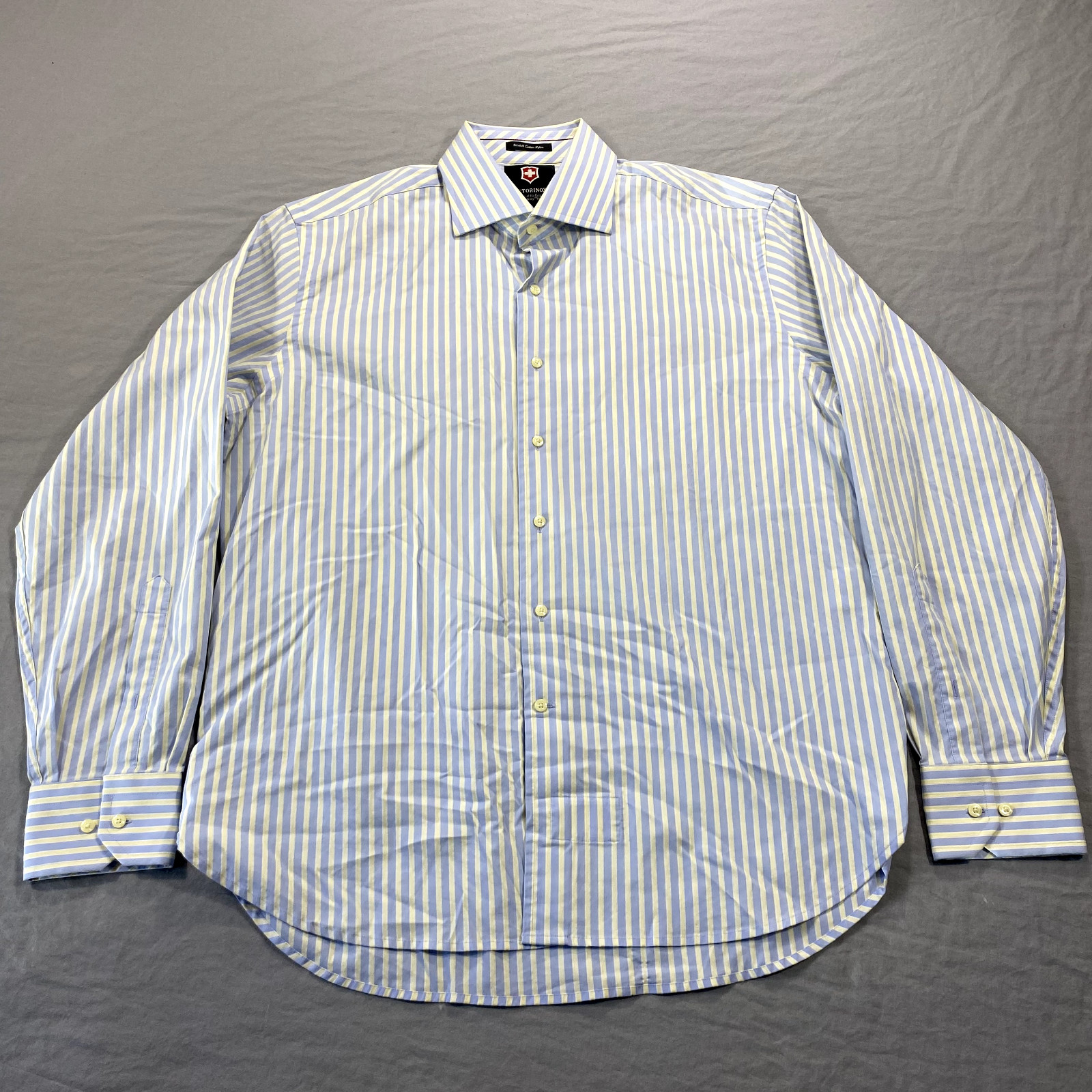 Victorinox Shirt Mens Large Blue Button Up Lightweight Nylon Stretch Vented