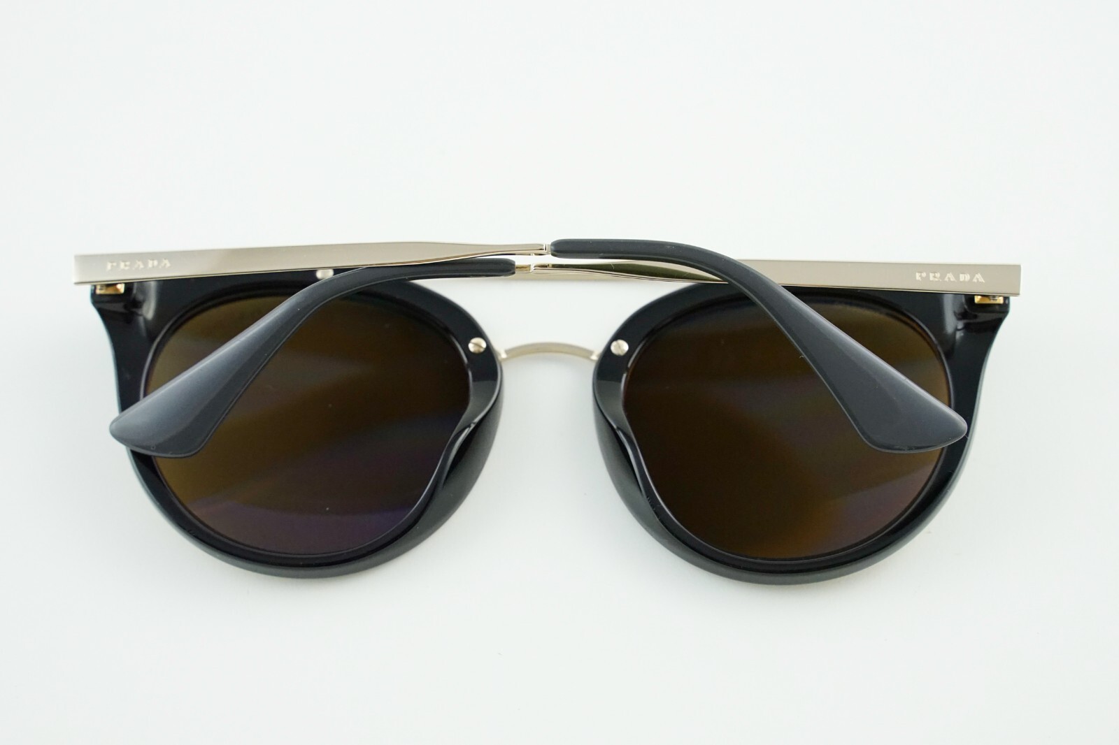Pre-Owned SPR 23S Prada 1AB-5N2 Gold Polished Black/Mirrored Gold 52-22-140 3P