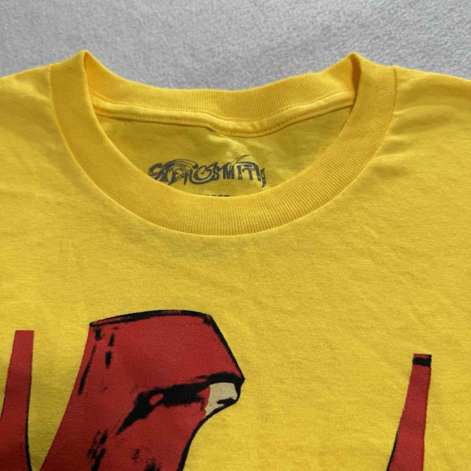 Aerosmith Walk This Way Graphic Tee Men’s Large Yellow Short Sleeve Cotton NWOT