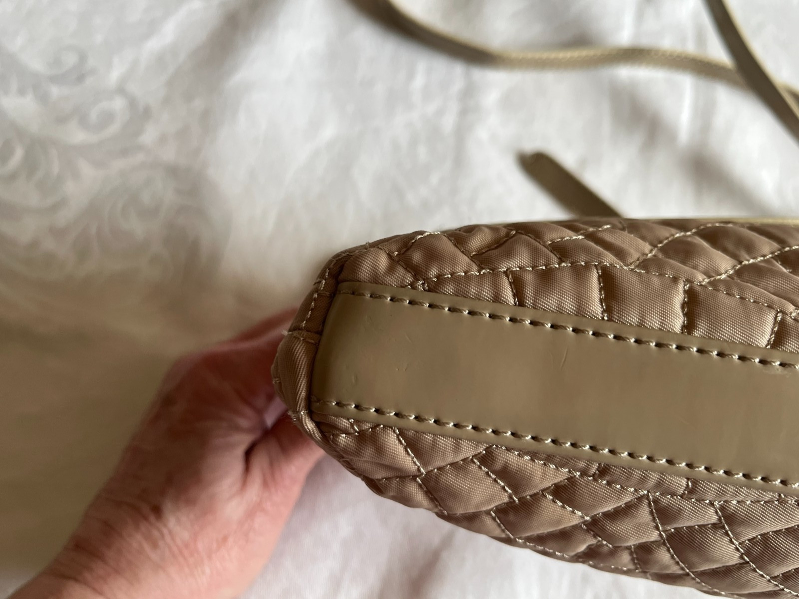 Vera Bradley Quilted Lt Tan Quilted Poly Crossbody Purse Patent Straps Accents