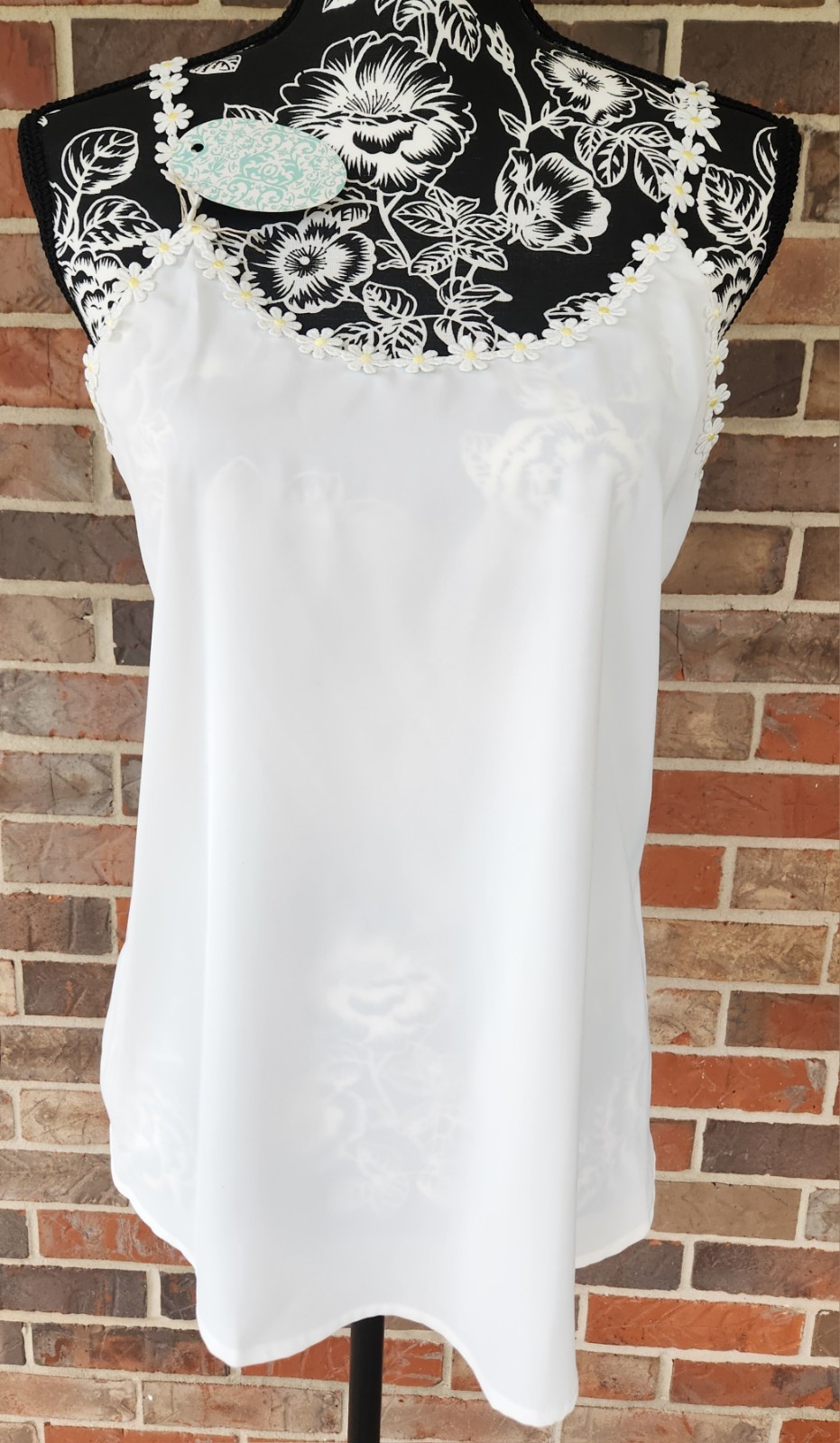 Daisy Trim/Staps White Tank Top Women’s Size L