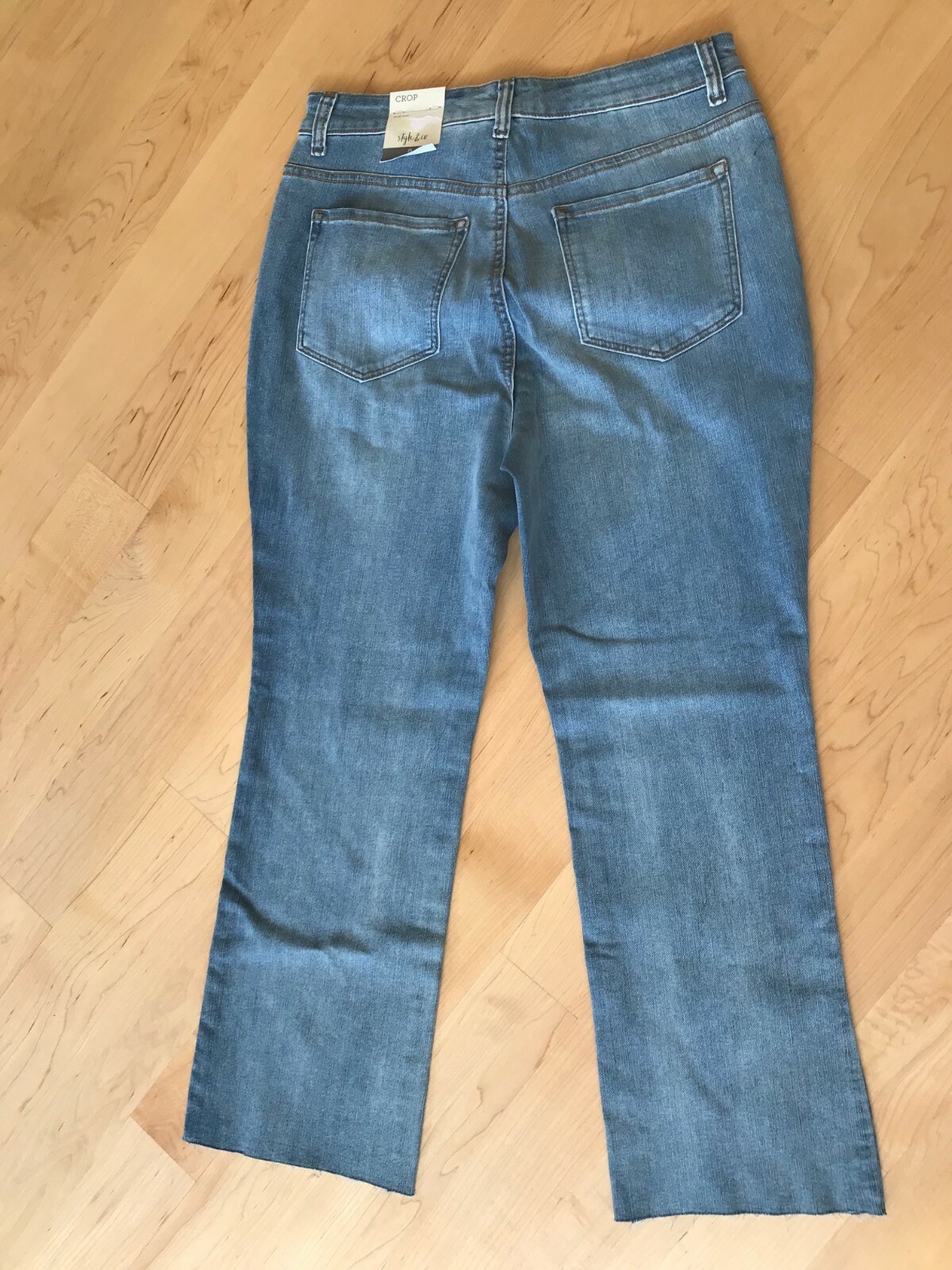 Style & Co Womens Straight Crop Mid Rise Crop Jeans Size:8 Color: Daylight Wash
